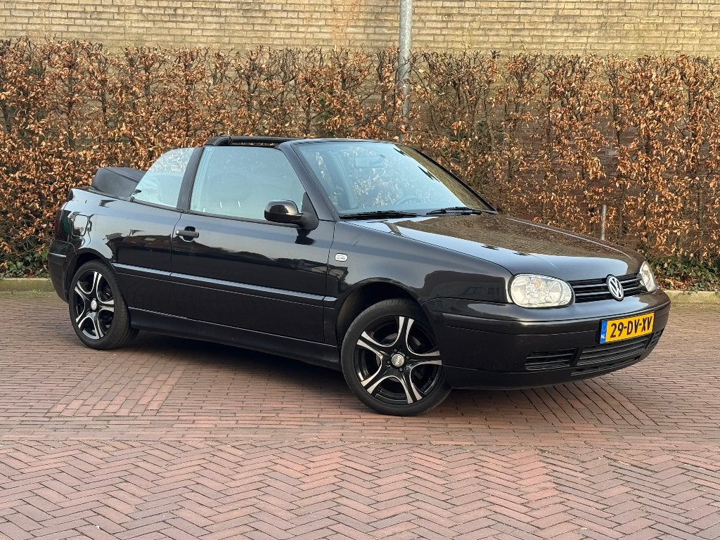Volkswagen Golf 1.8 Cabriolet Nieuwe APK, Auto's, Elektrische ramen, Zwart, 4 cilinders, Cabriolet
