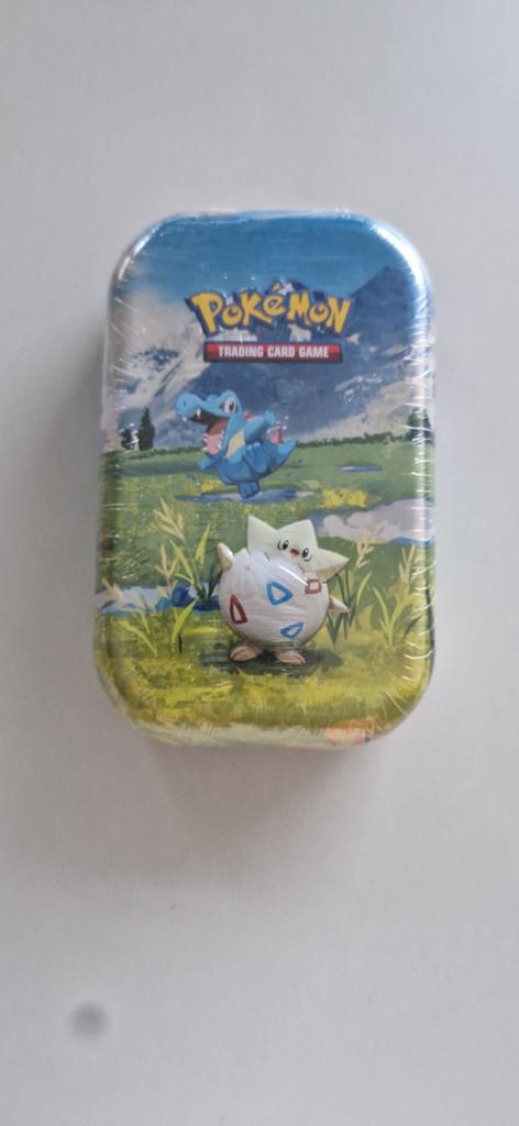 Ascendes heroes mini tin, Hobby en Vrije tijd, Verzamelkaartspellen | Pokémon, Ophalen of Verzenden, Nieuw, Booster