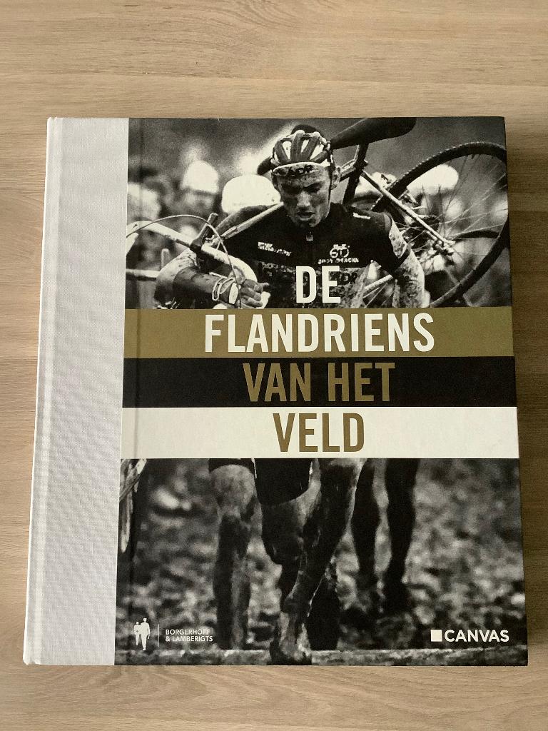Boek wielrennen ‘ Flandriens van het veld ‘, Lopen en Fietsen, Ophalen of Verzenden, Zo goed als nieuw, Verschillende