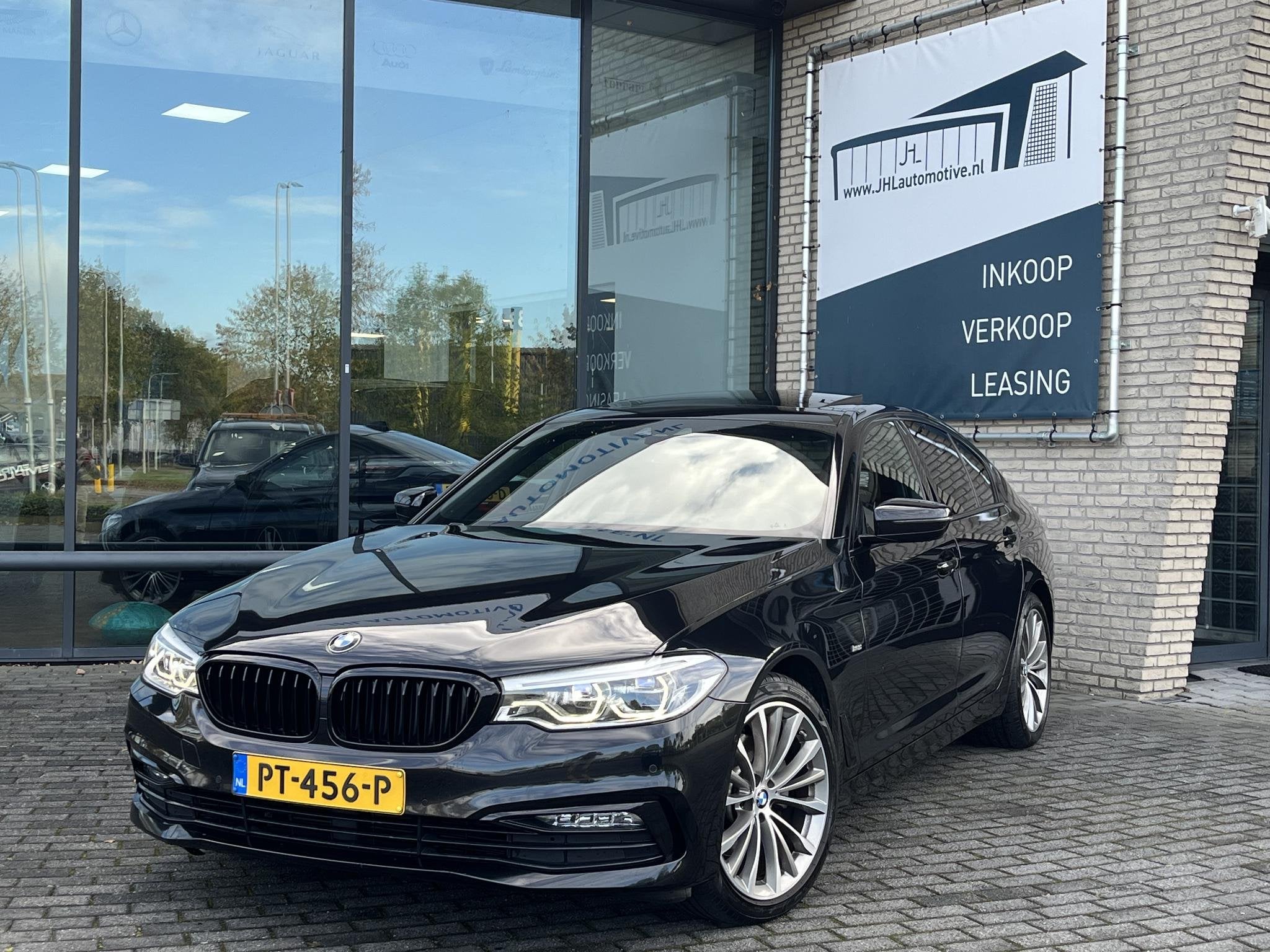 BMW 5-serie 520d High Executive*DAKJE*HUD*CRUISE*NAVI.PROF*L, Auto's, Automaat, Achterwielaandrijving, Bedrijf, Diesel