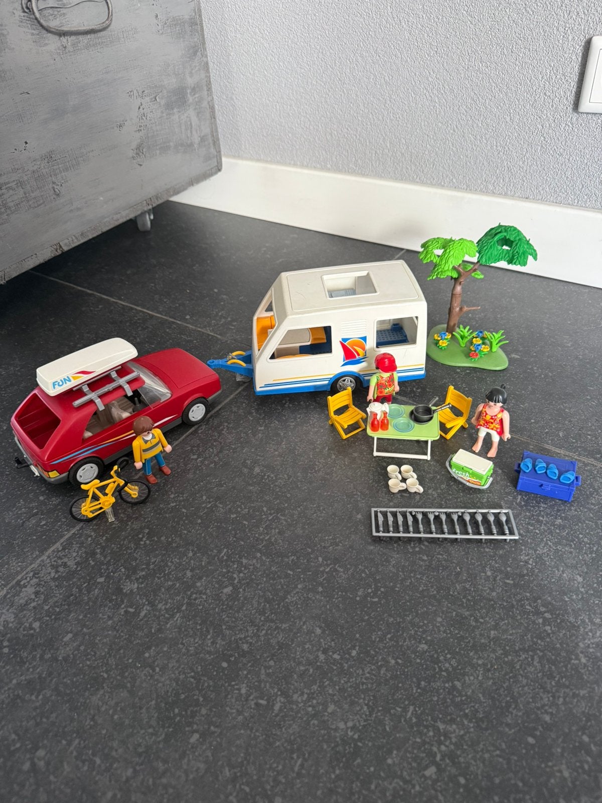 Playmobil 3237 + 3236: auto met dakkoffer en caravan, Ophalen of Verzenden, Zo goed als nieuw