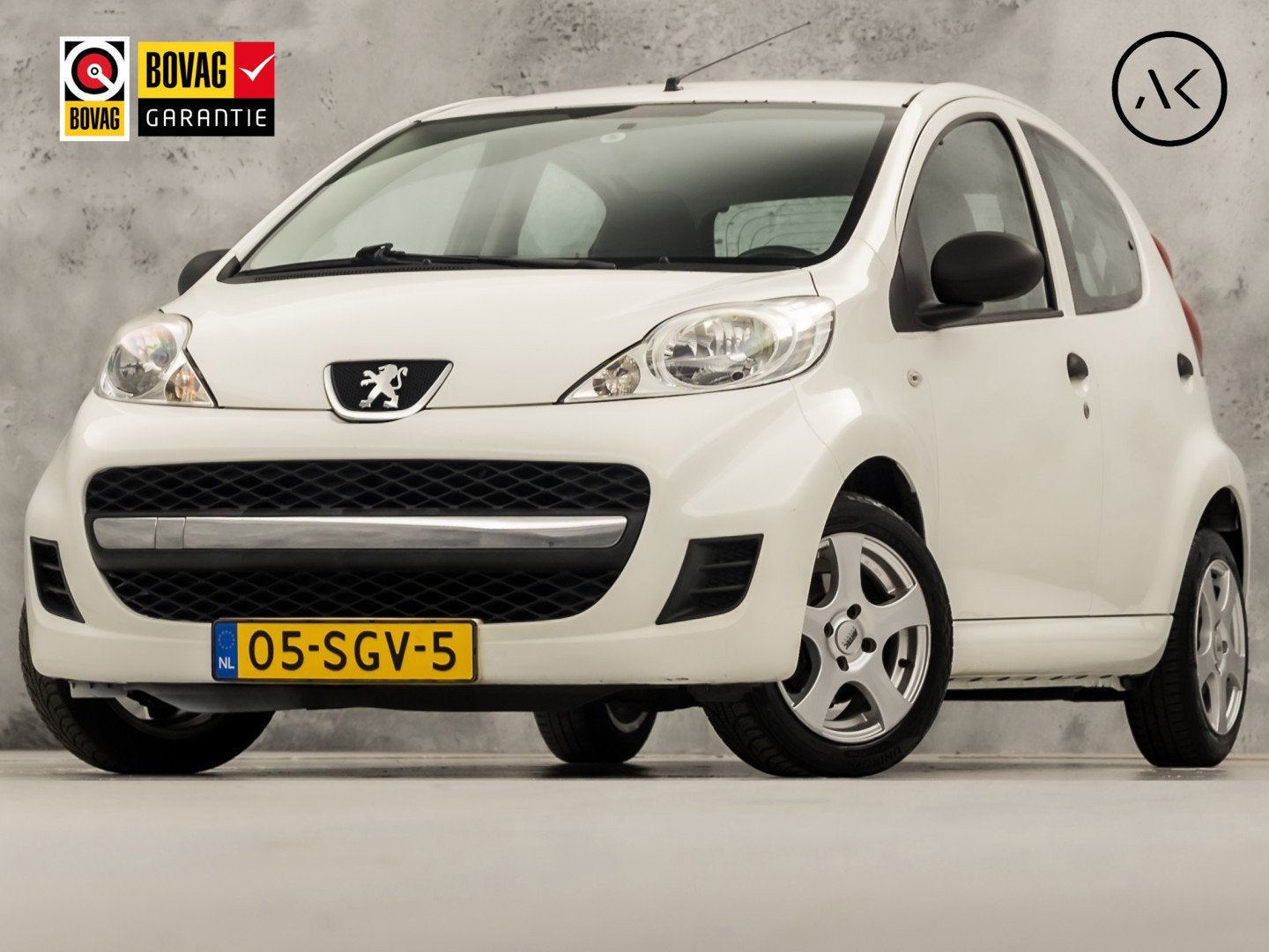 Peugeot 107 1.0-12V XR Sport (5 DEURS, SCHERM, AIRCO, LM VEL, Voorwielaandrijving, Stof, Gebruikt, Zwart