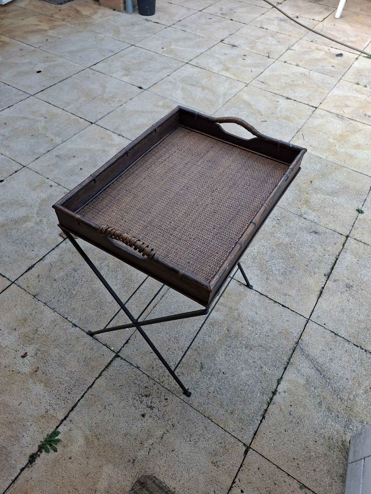 Vintage butlertray/bijzettafel met rieten blad, Minder dan 55 cm, Gebruikt, Rond, Ophalen
