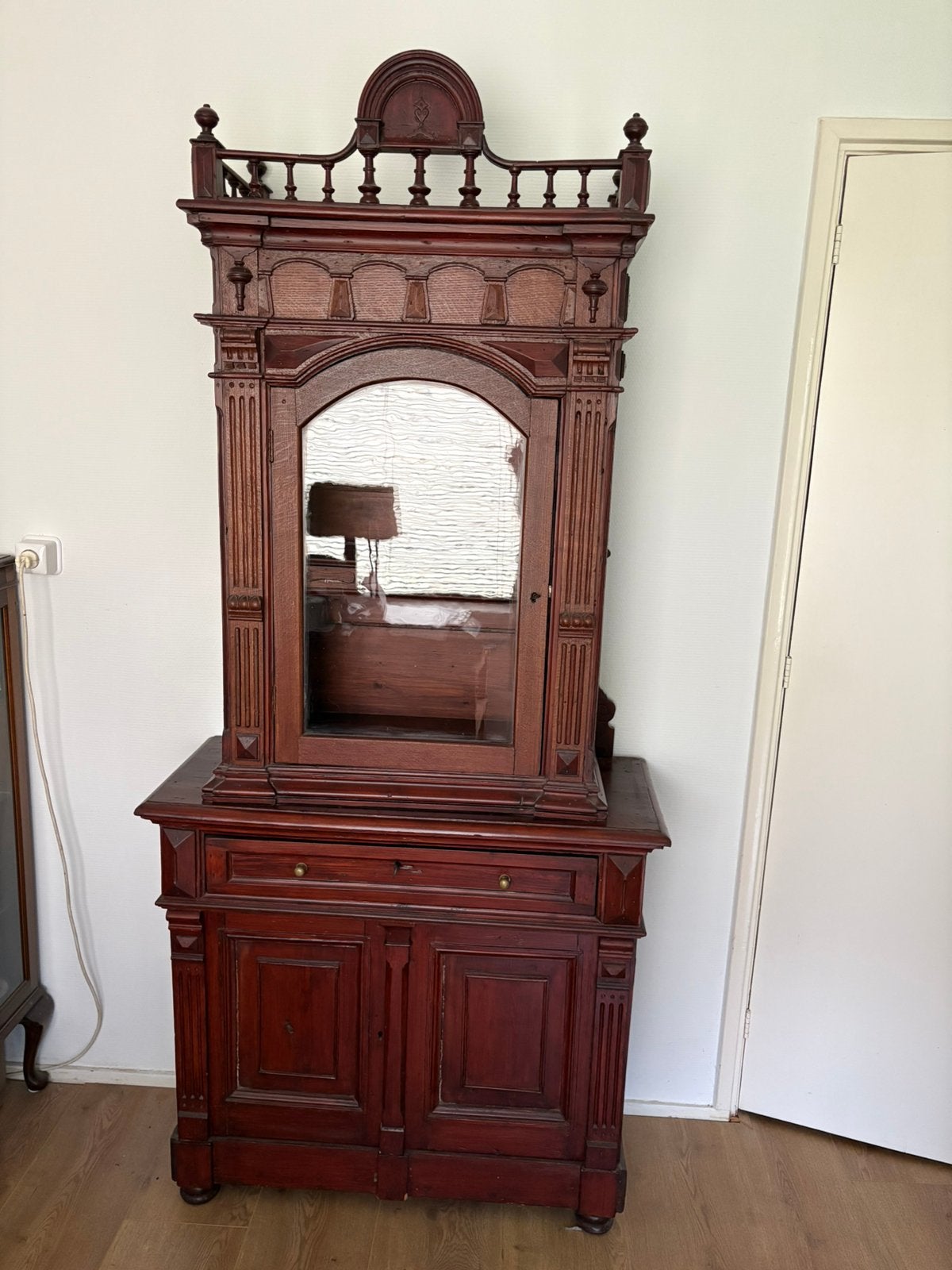 Antieke vitrine kast met lades rond 1900, Antiek en Kunst, Antiek | Meubels | Kasten, Ophalen