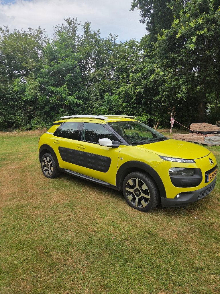 Citroën C4 Cactus 1.2 VTI 82 2014 Geel nieuwe APK 138500km, Voorwielaandrijving, 1199 cc, Geel, Handgeschakeld