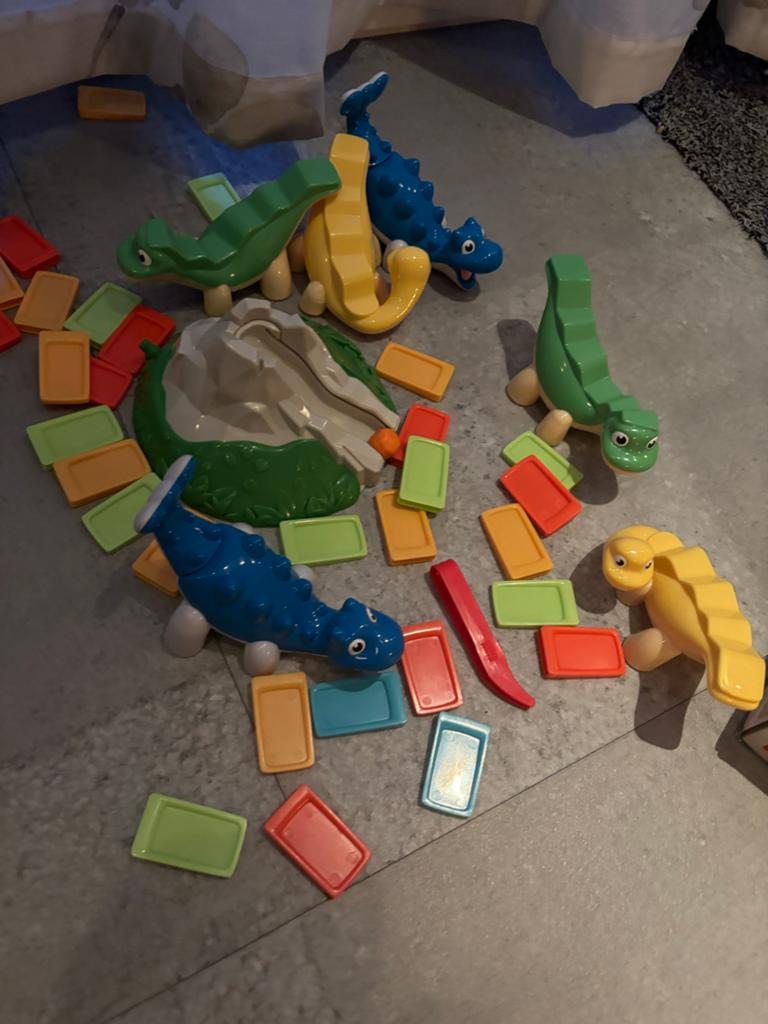 Domino Junior Friends Dinosaurus Set met Vulkaan, Ophalen of Verzenden, Gebruikt, Jongen of Meisje