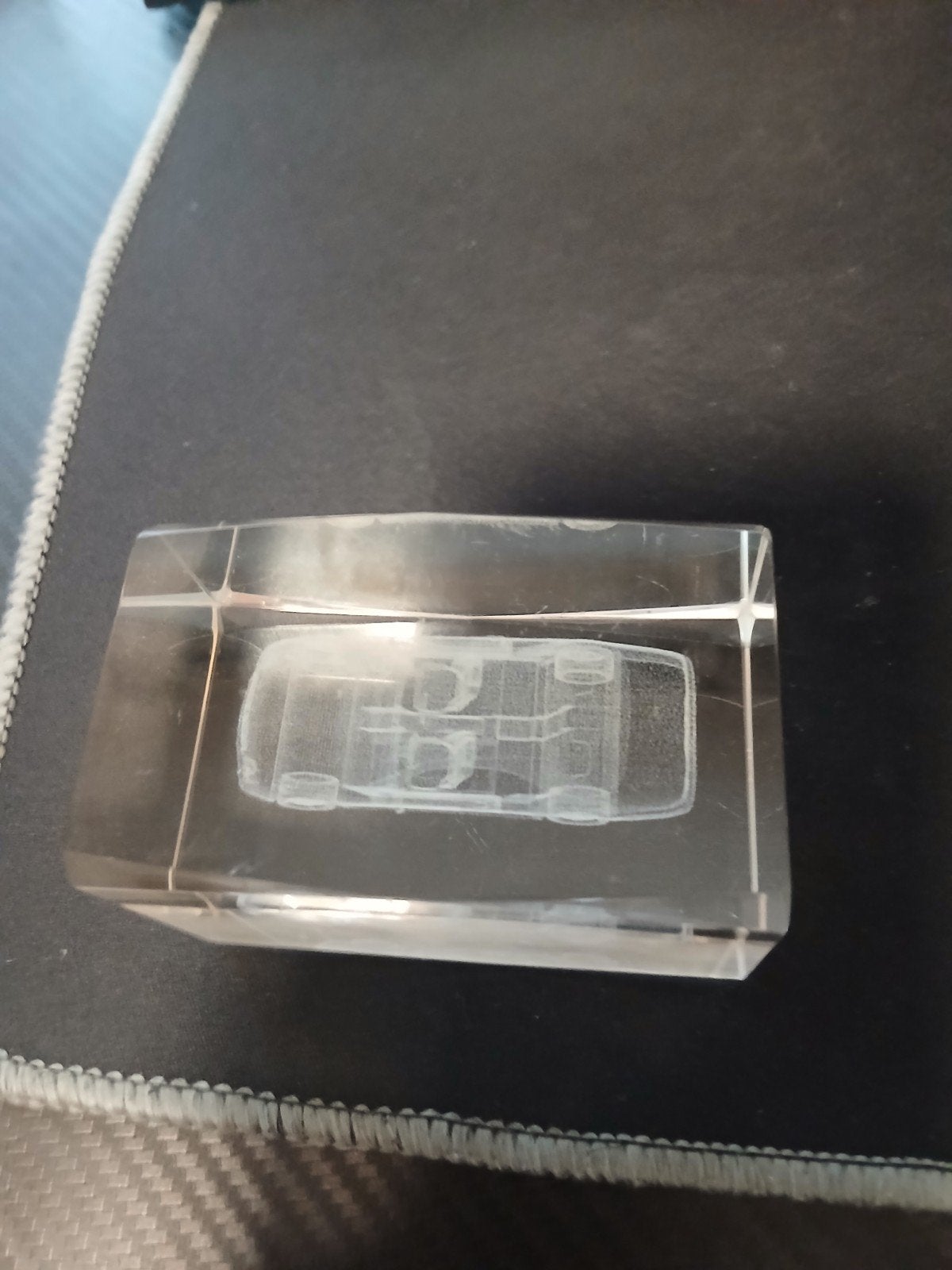 Kristallen auto 3D laser gegraveerd, Ophalen