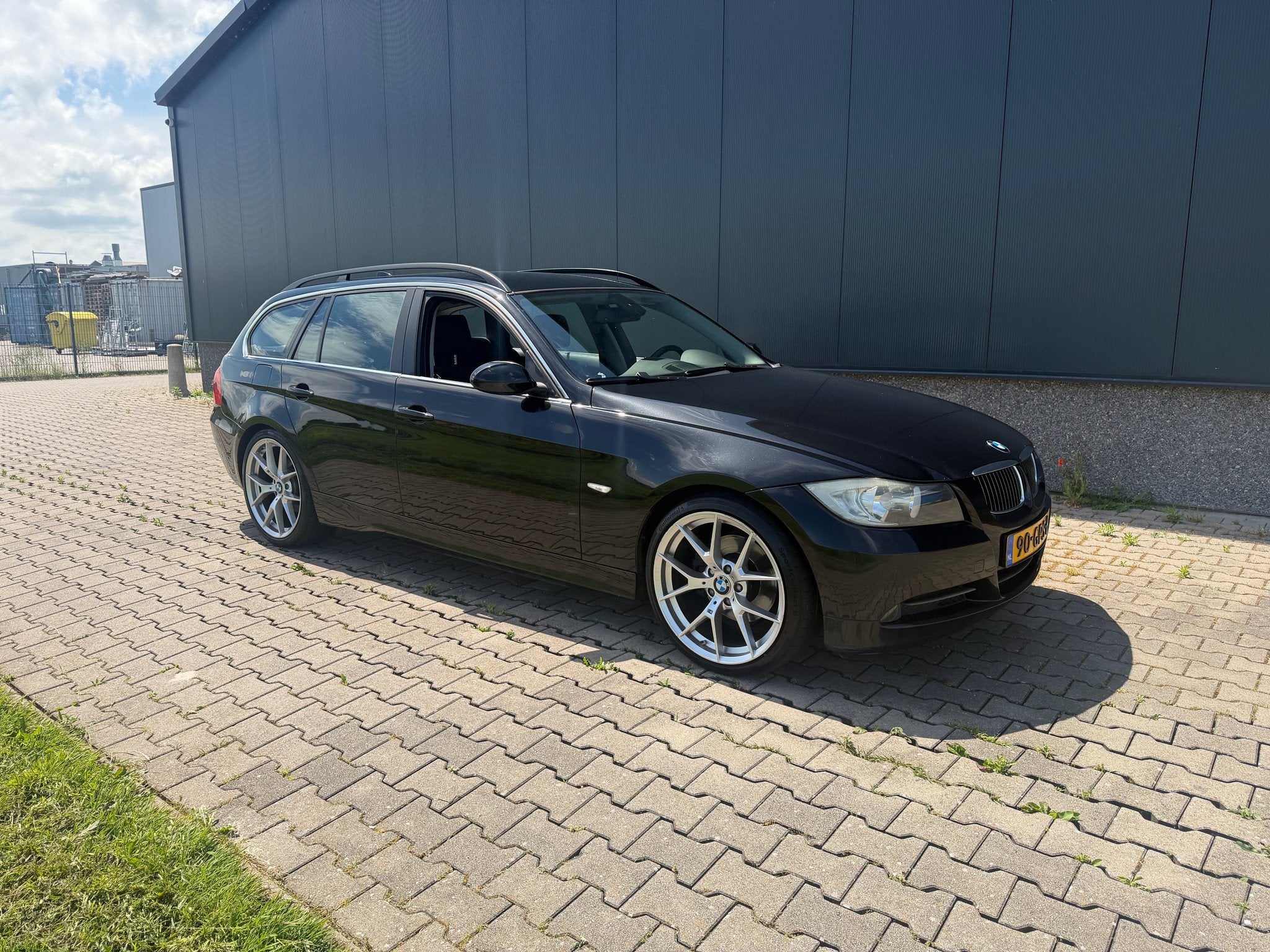 BMW 3 Serie 325i Executive (bj 2008, automaat), Auto's, BMW, Automaat, 745 kg, Gebruikt, Parkeersensor