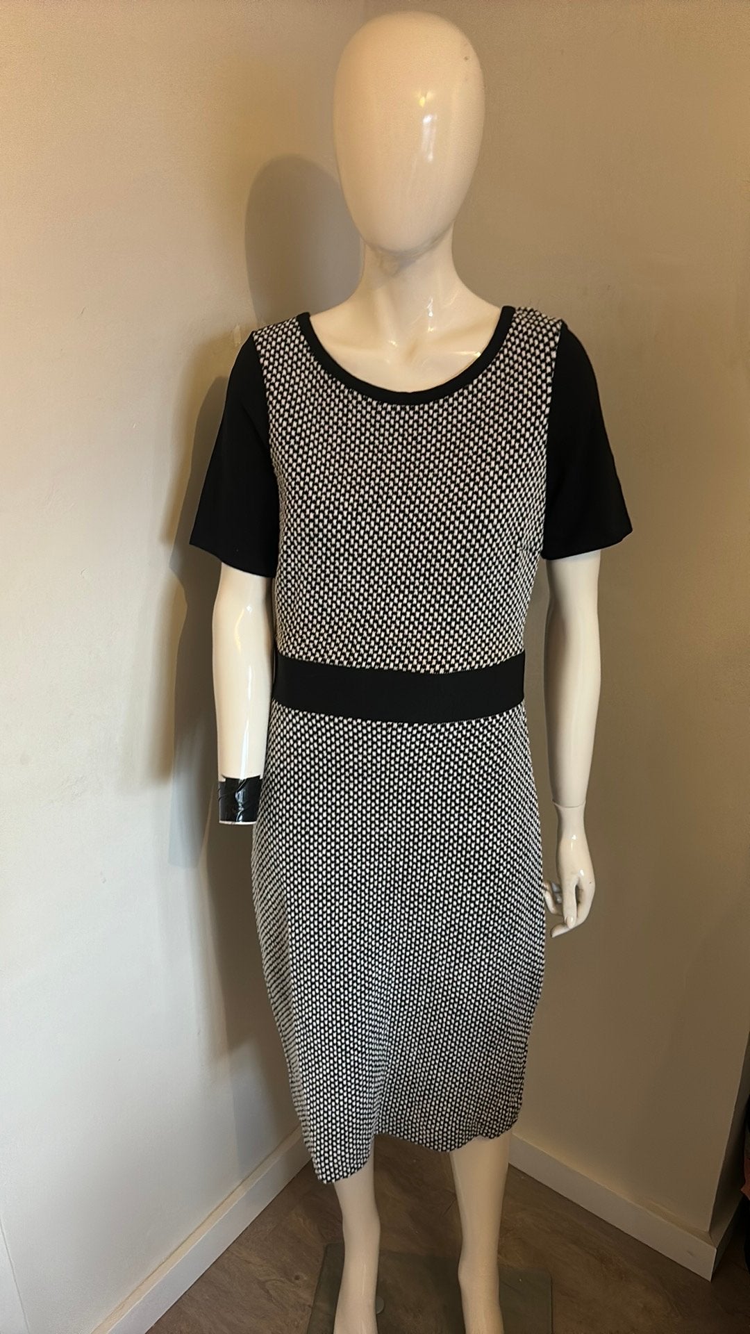 Vanilia jurk maat L, Kleding | Dames, Ophalen of Verzenden, Zo goed als nieuw, Maat 38/40 (M), Zwart