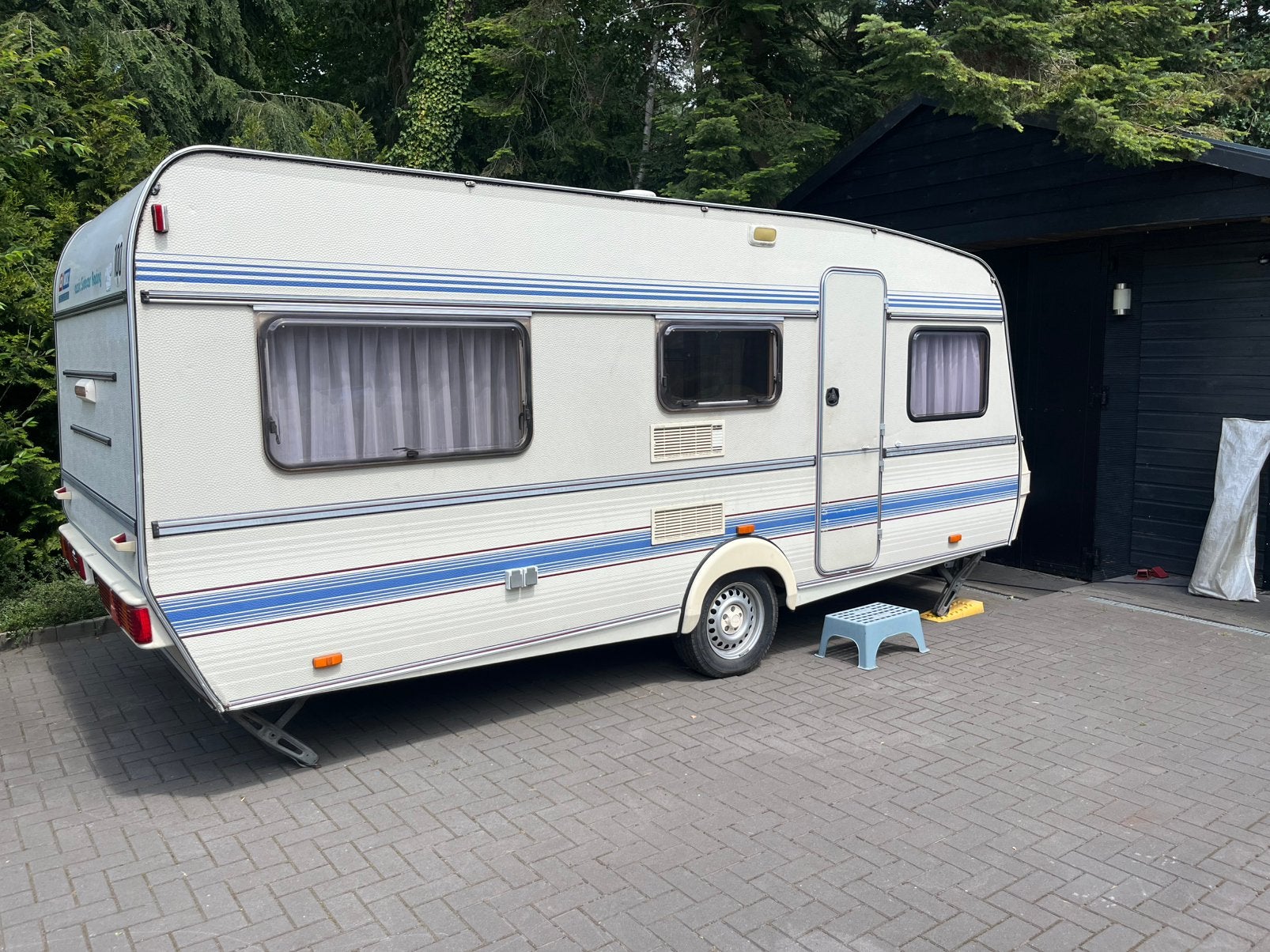 Caravan Wilk de luxe 500TE, Rondzit, Frans bed, Particulier, Schokbreker