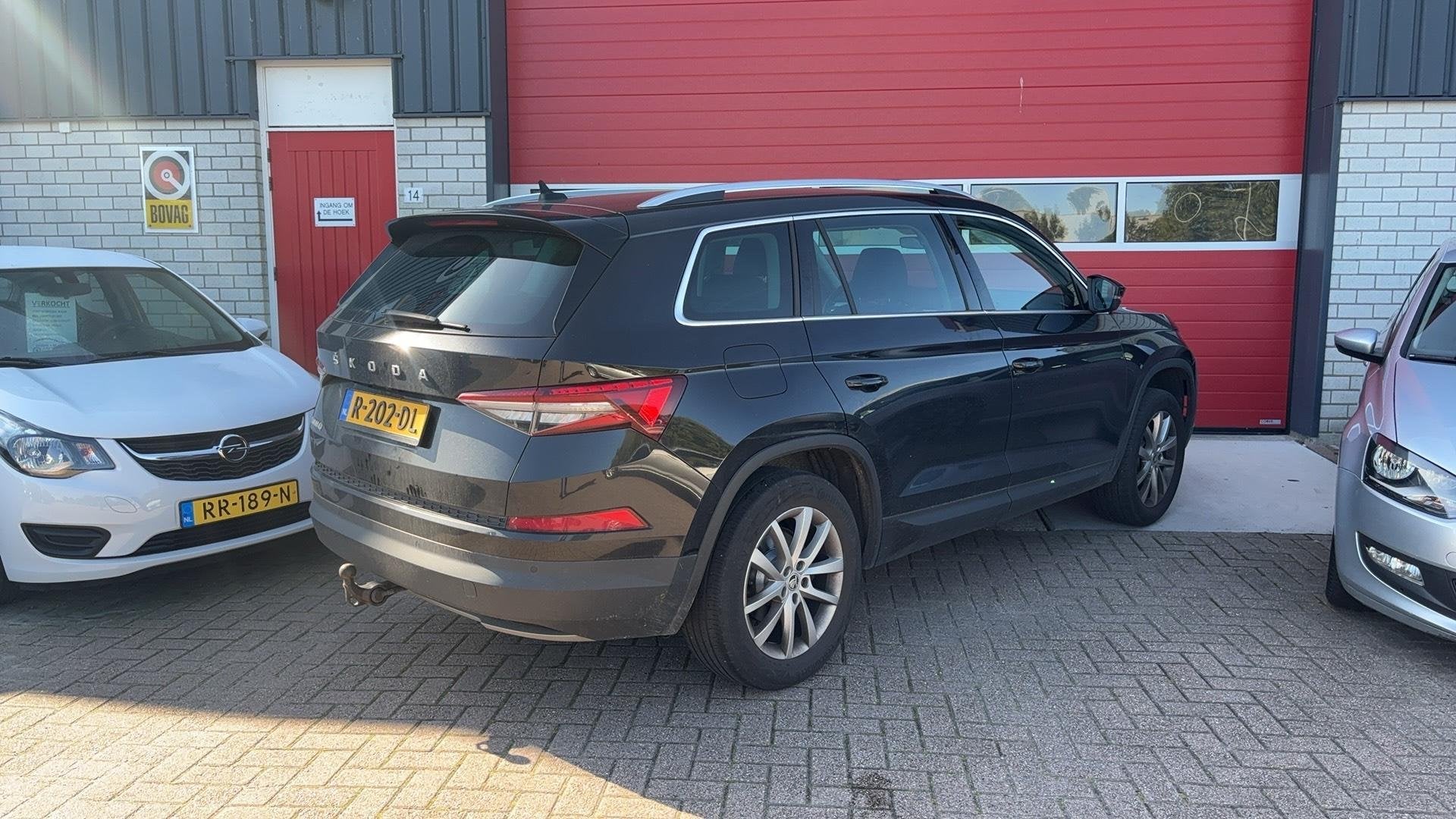 Skoda Kodiaq 1.5 TSI Business Edition 7p. TREKHAAK / CAMERA, Auto's, Voorwielaandrijving, Dealer onderhouden, 4 cilinders, 150 pk