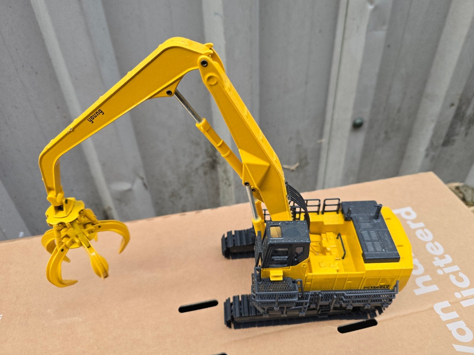 Komatsu PC1100 LC Graafmachine Model 1:50 met Accessoires, Ophalen of Verzenden, Zo goed als nieuw, Bus of Vrachtwagen
