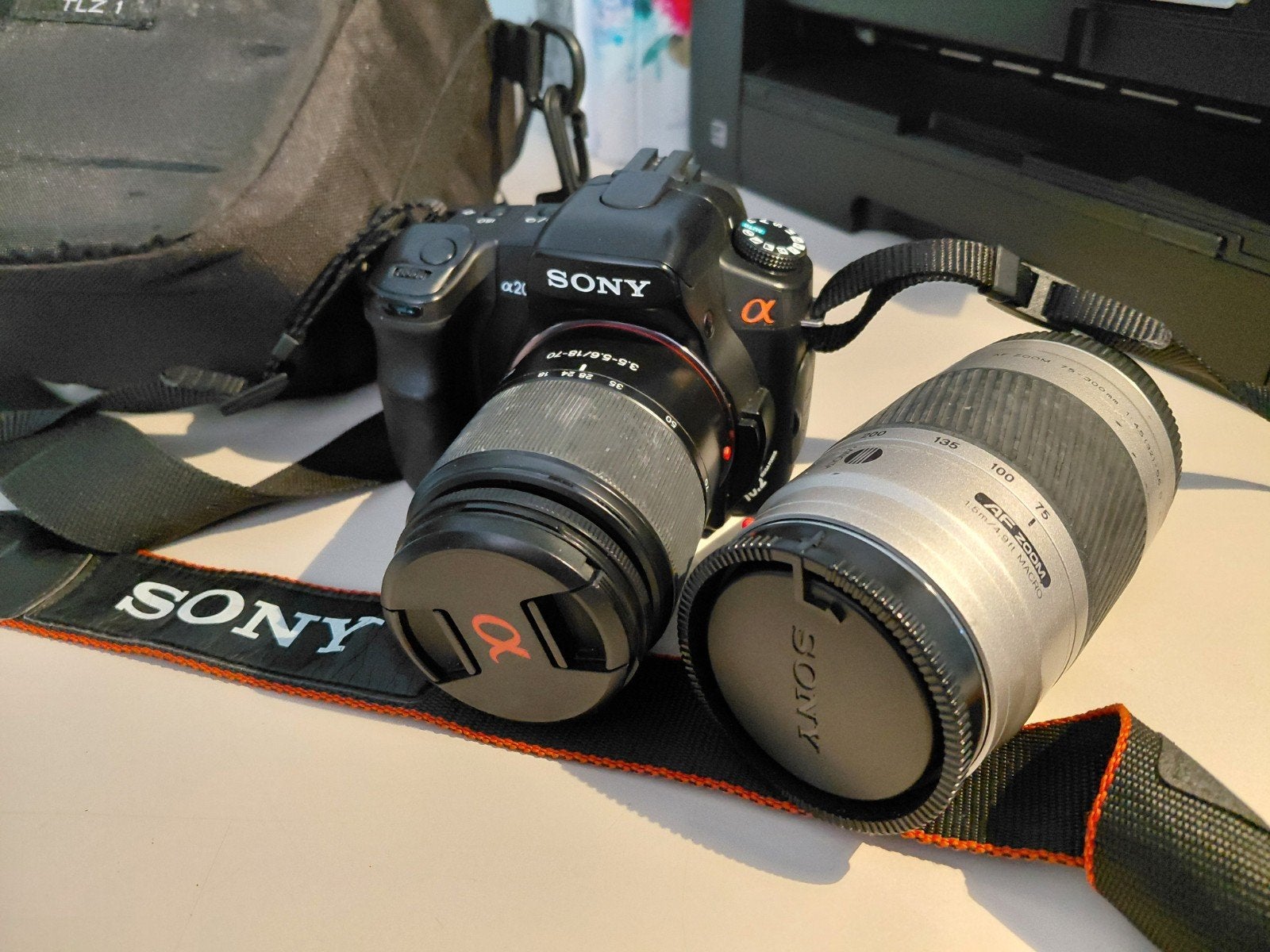 Sony Alpha A200 Spiegelreflexcamera met 2 lenzen, Audio, Tv en Foto, Gebruikt, Spiegelreflex, Ophalen of Verzenden, Cameratas