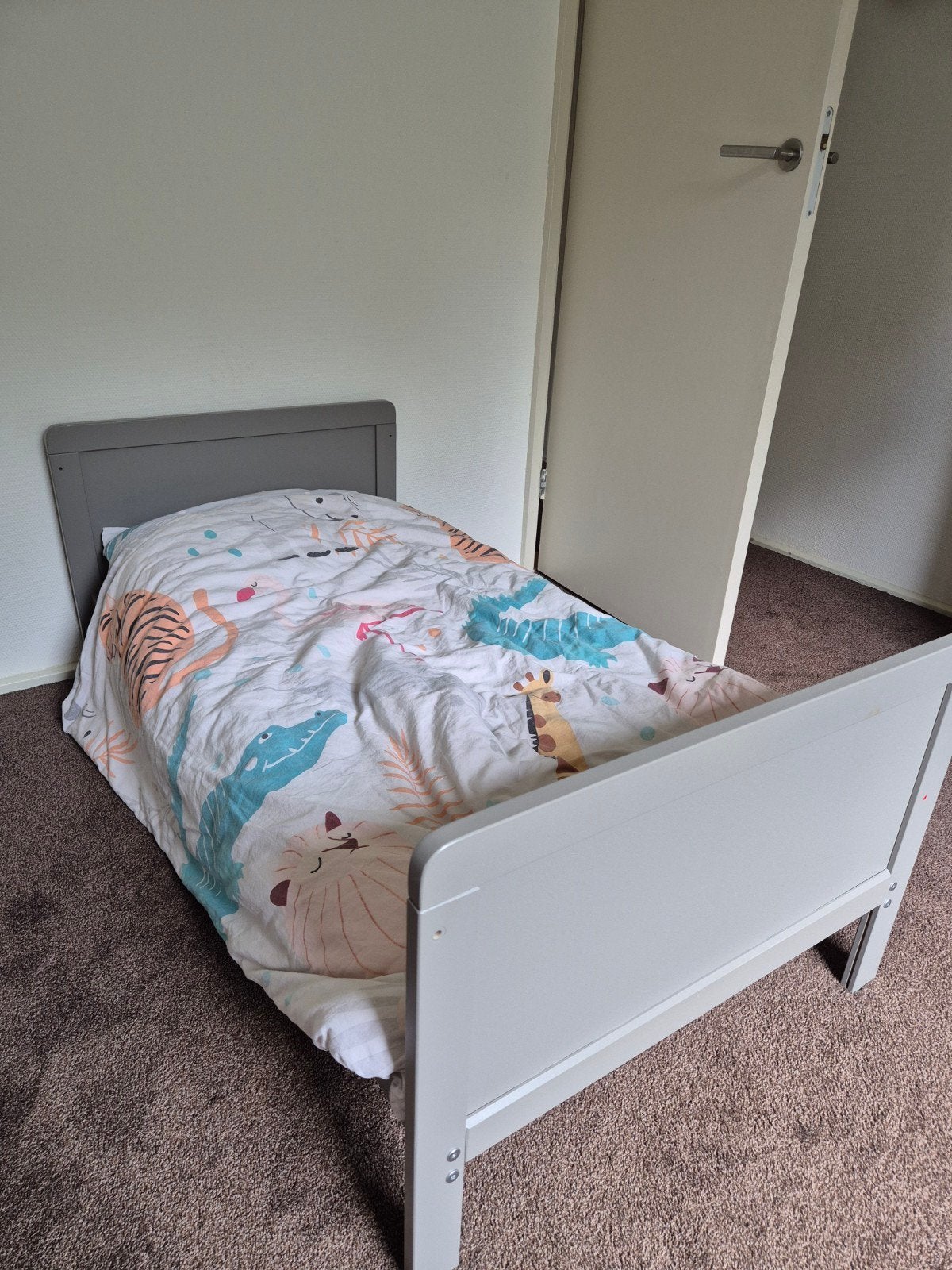 Meegroei ledikant van Petit Amelie grijs.140x70, Kinderen en Baby's, Kinderkamer | Bedden, Ophalen, Minder dan 140 cm