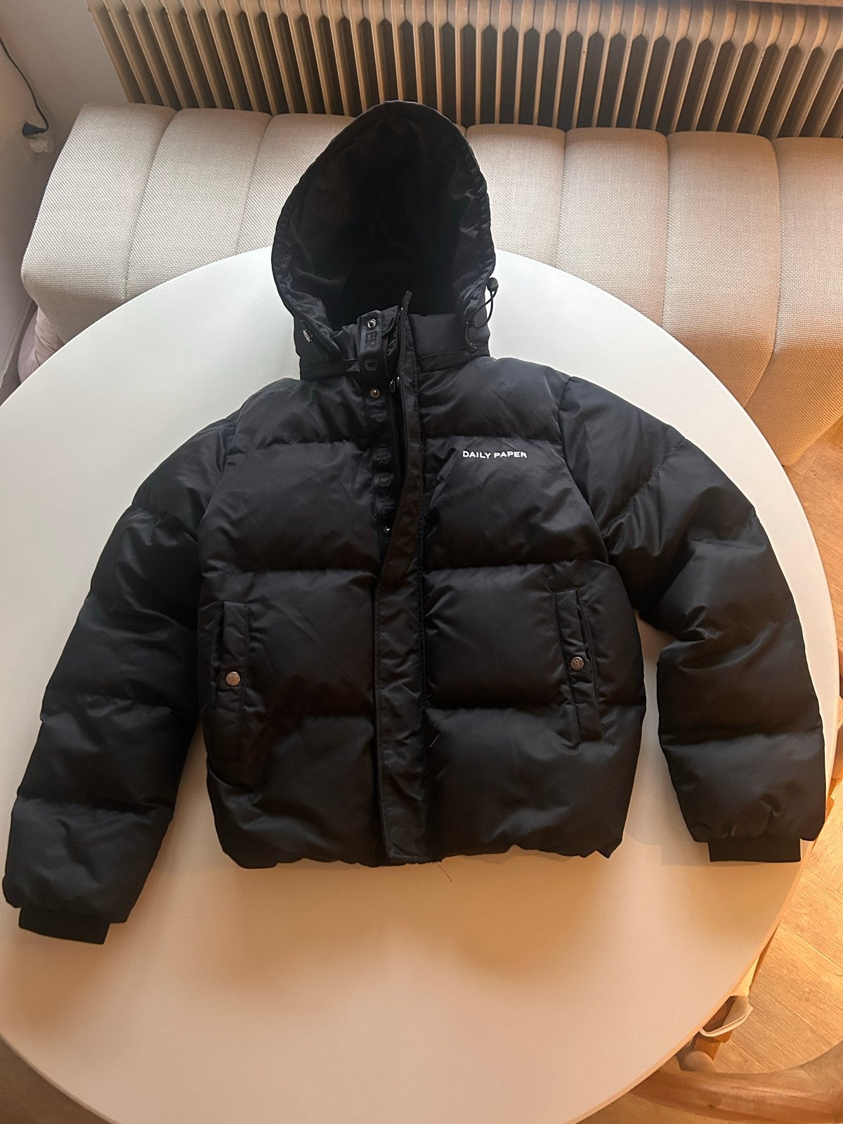 Daily Paper Puffer Jacket Zwart - Maat M, Ophalen of Verzenden, Zo goed als nieuw, Maat 38/40 (M), Zwart