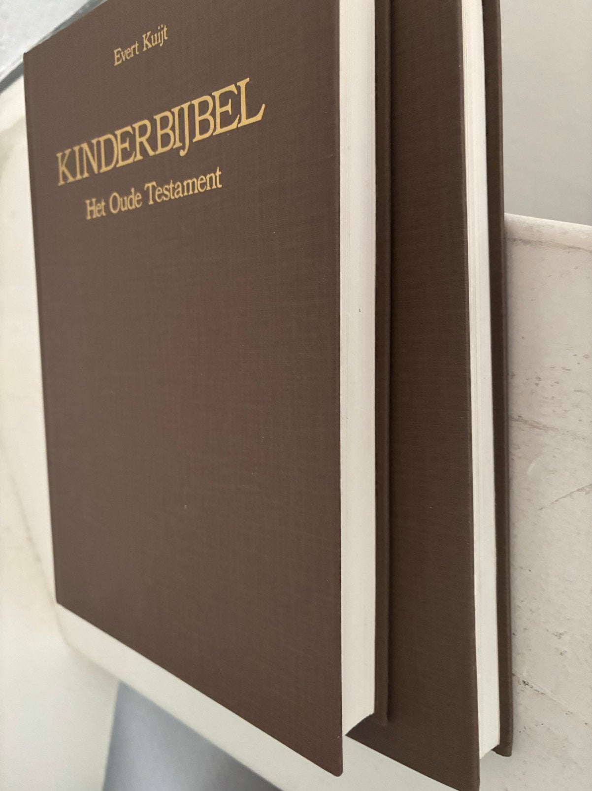 KINDERBIJBEL OT EN NT DOOR EVERT KUIJT IN 2 DELEN/BOEKEN, Ophalen of Verzenden, Zo goed als nieuw, Christendom | Protestants