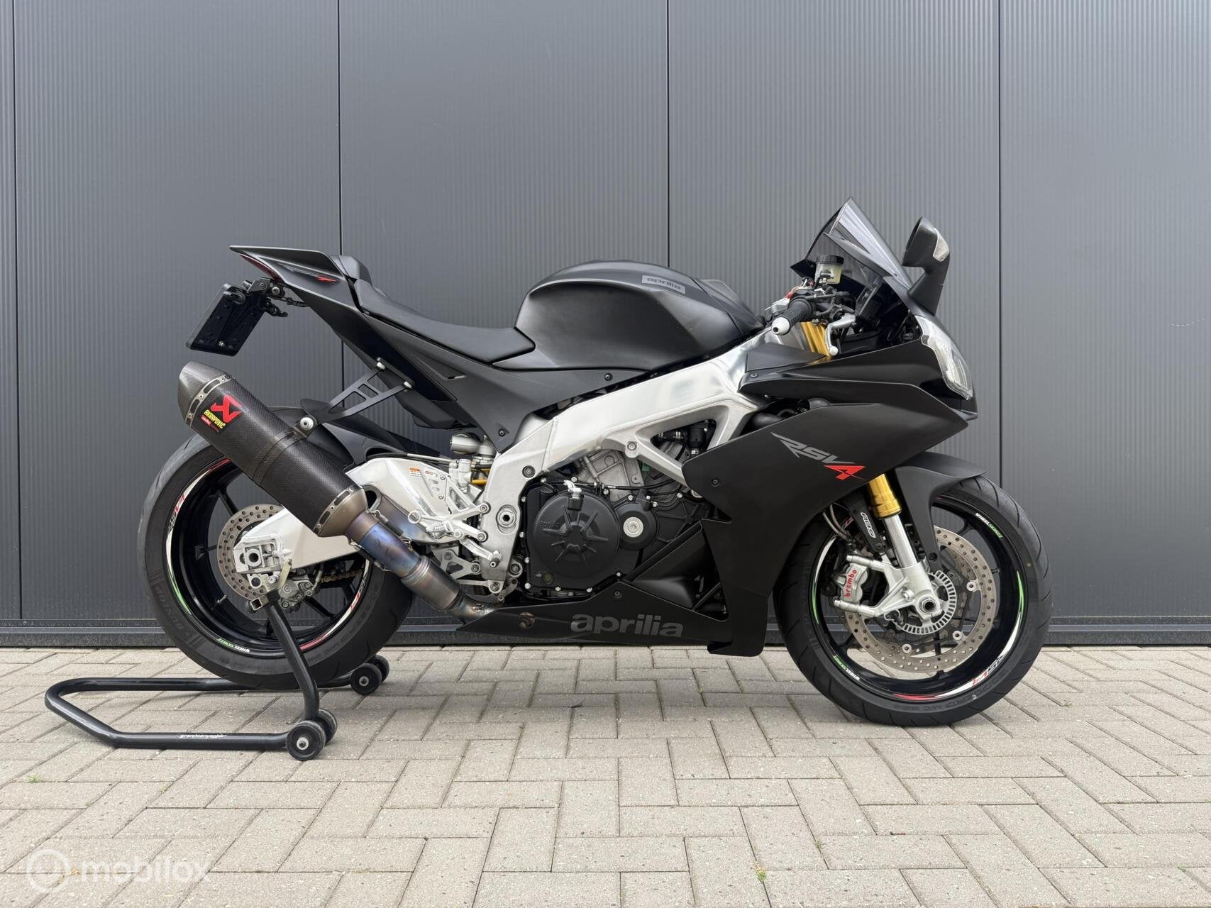 Mat zwarte Aprilia RSV4 R APRC 2014 met Akrapovic, Motoren, Aprilia, Bedrijf, Meer dan 35 kW, 999 cc