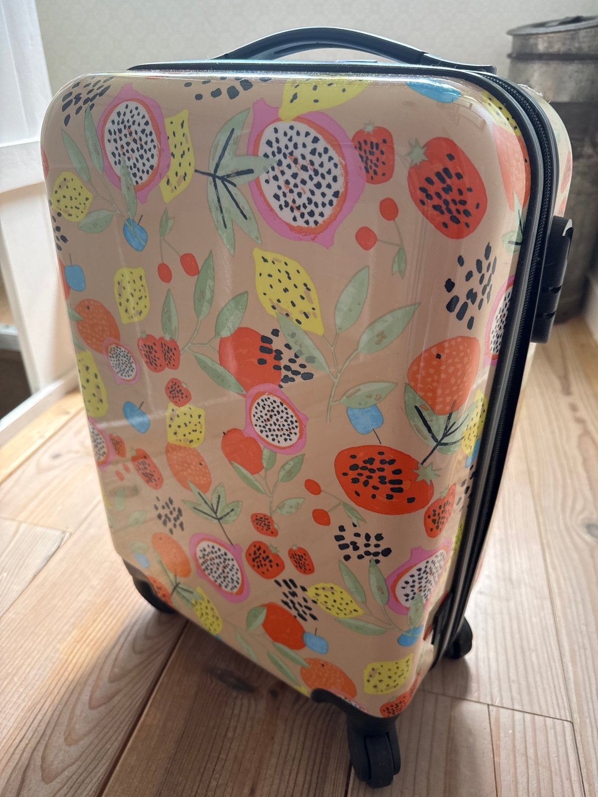 Koffer HEMA met fruitprint, Sieraden, Tassen en Uiterlijk, Koffers, Ophalen, 50 tot 60 cm, Hard kunststof, Slot