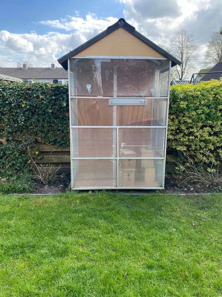 Te koop degelijke volière, Dieren en Toebehoren, Vogels | Hokken en Kooien, Ophalen, Gebruikt, Hout, Volière