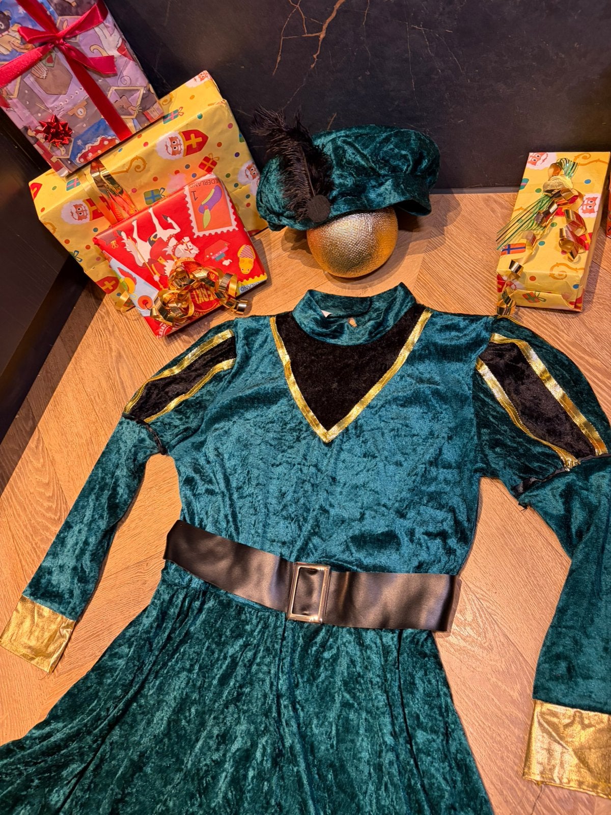 Pietenpak pietenjurk maat l groen goud luxe set sinterklaas, Ophalen of Verzenden, Zo goed als nieuw, Carnaval