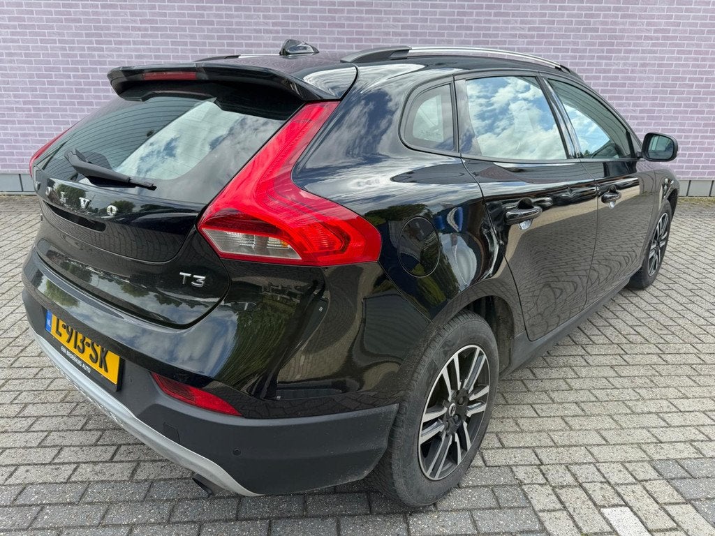 Volvo V40 Cross Country 1.5 T3 Momentum | Navigatie | Blueto, 12 maanden, Leder en Stof, Zwart, Bedrijf
