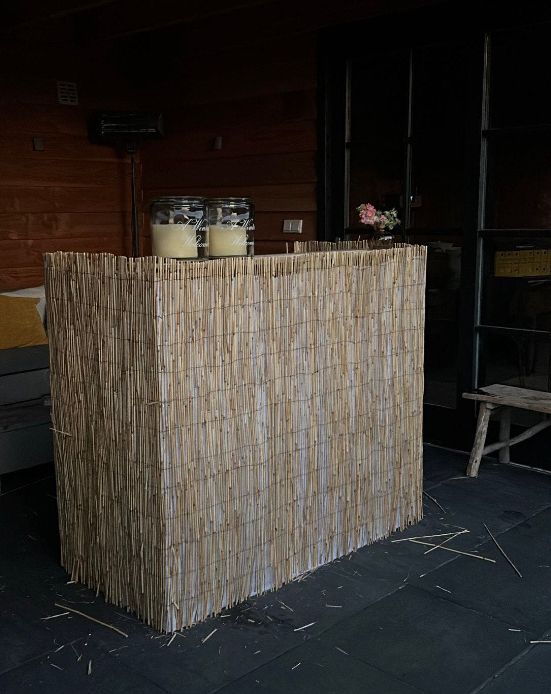 Leuk barretje van pallets, afgewerkt met riet, Ophalen, Zo goed als nieuw
