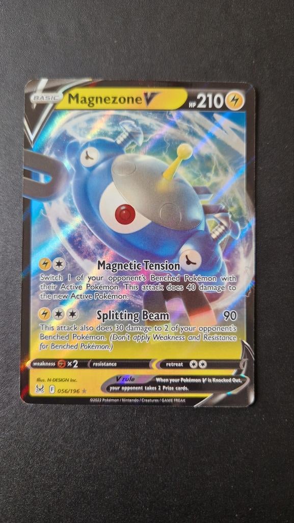 Magnezone V 056/196 Lost Origin Pokemon, Ophalen of Verzenden, Zo goed als nieuw, Losse kaart