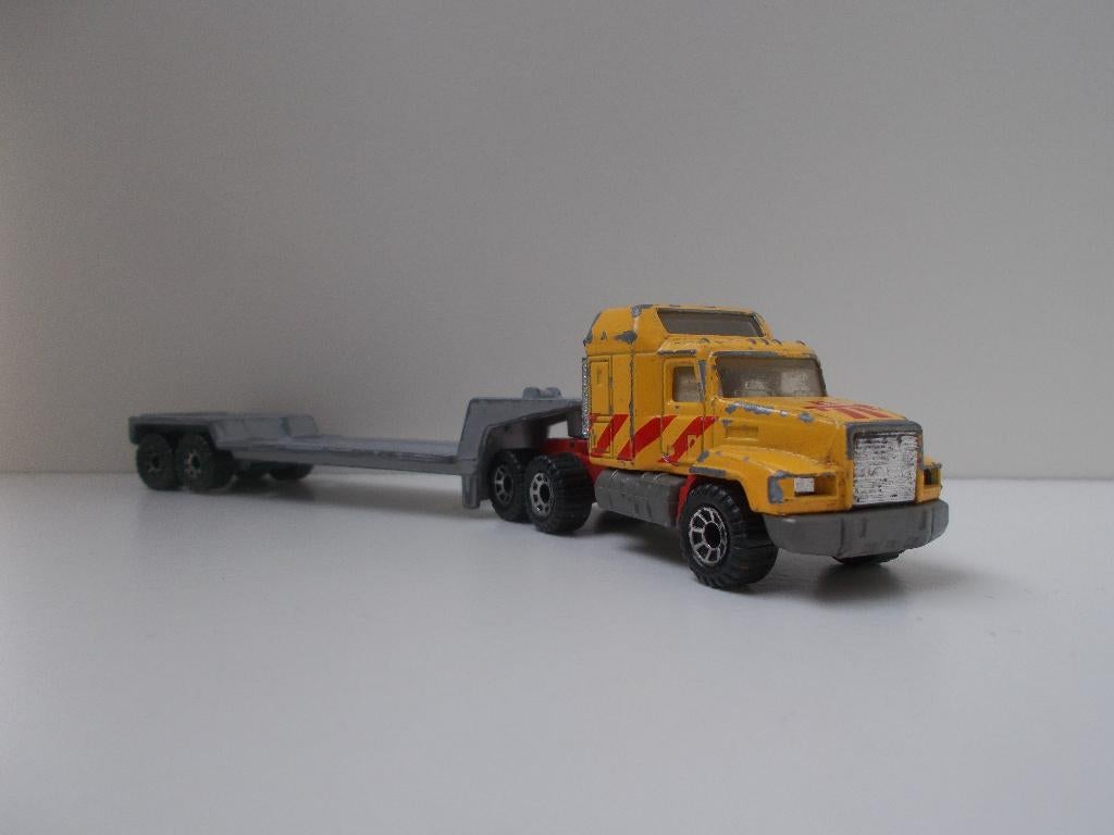6299 Mack CH600 + Low Bed Trailer Matchbox, Ophalen of Verzenden, Gebruikt, Bus of Vrachtwagen