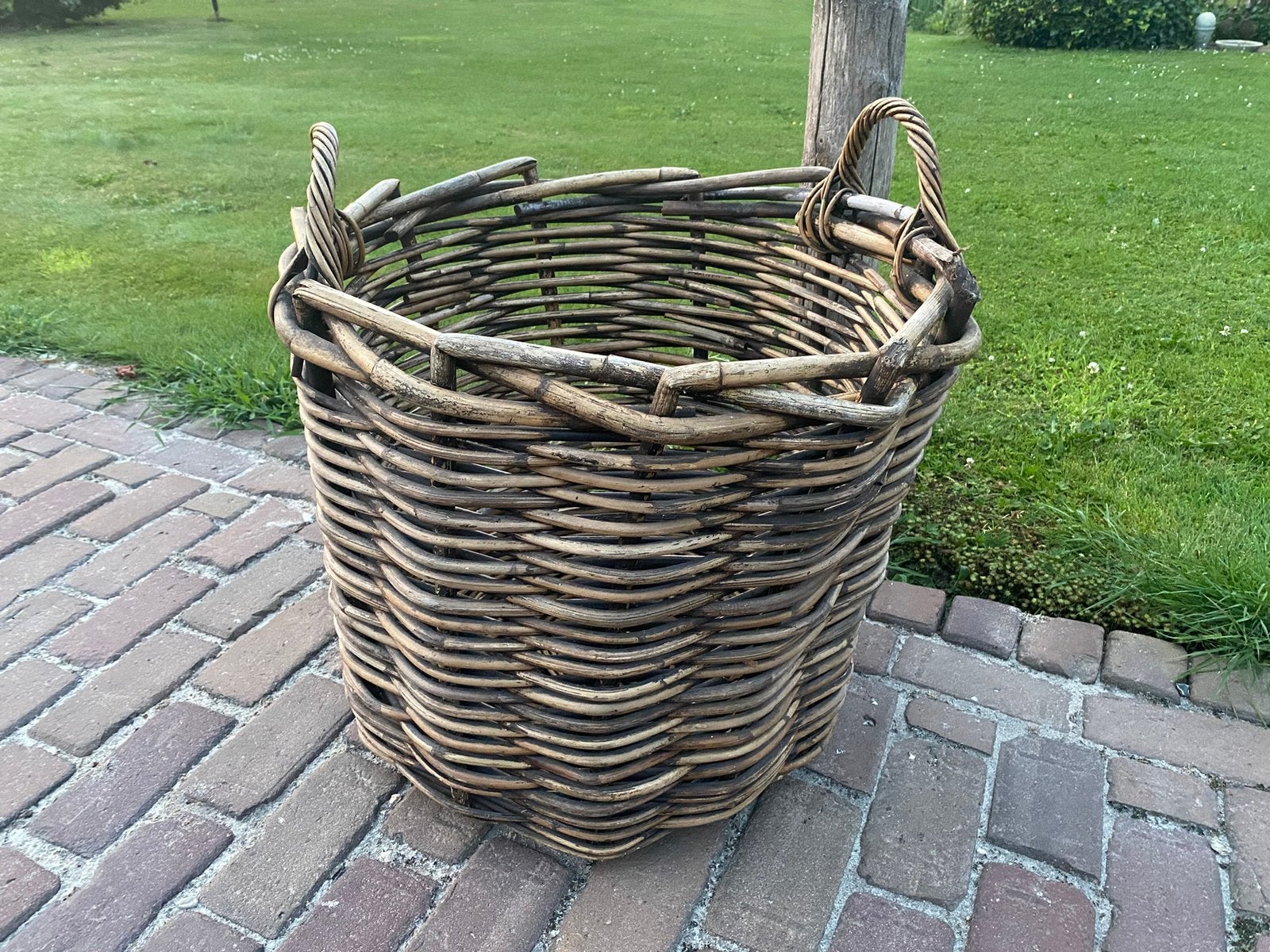 Landelijke grote rotan mand, Ophalen, Gebruikt, Mand, Rond