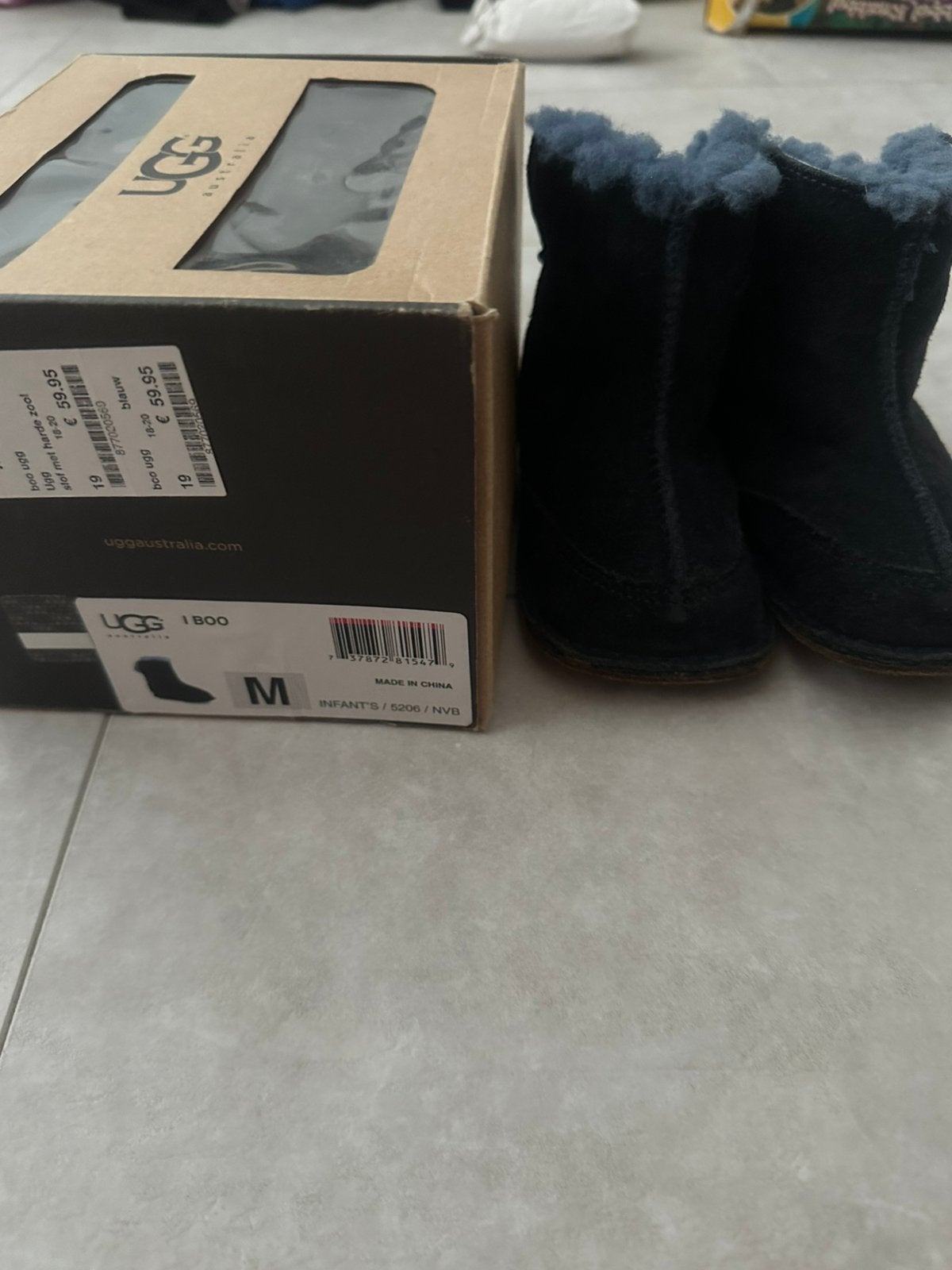 Ugg slofjes voor bsby maat 19, Kinderen en Baby's, Overige typen, Ophalen of Verzenden, Zo goed als nieuw, Jongen