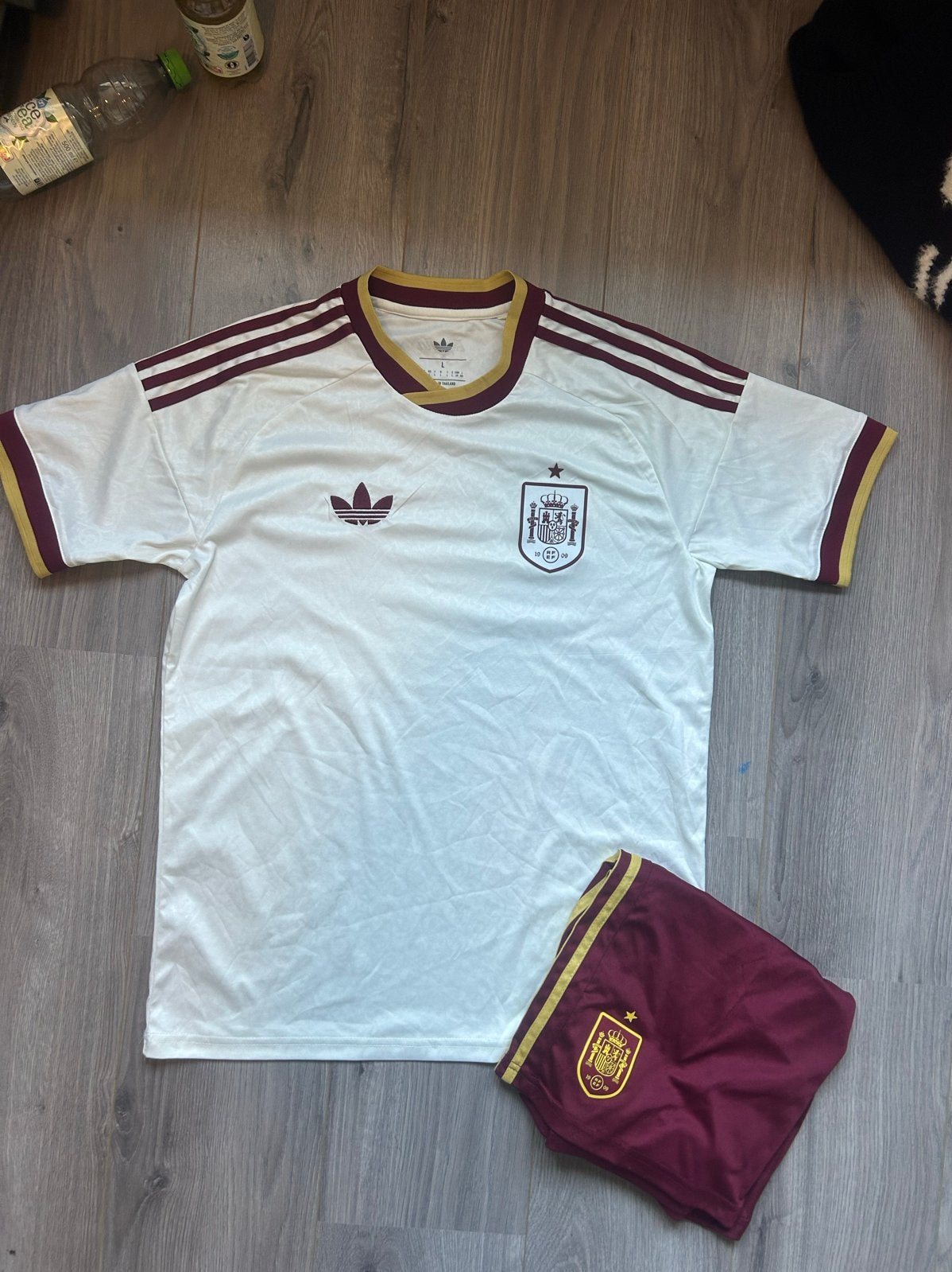 Spanje WK 2026 thuistenue, Sport en Fitness, Maat L, Ophalen of Verzenden, Zo goed als nieuw, Set
