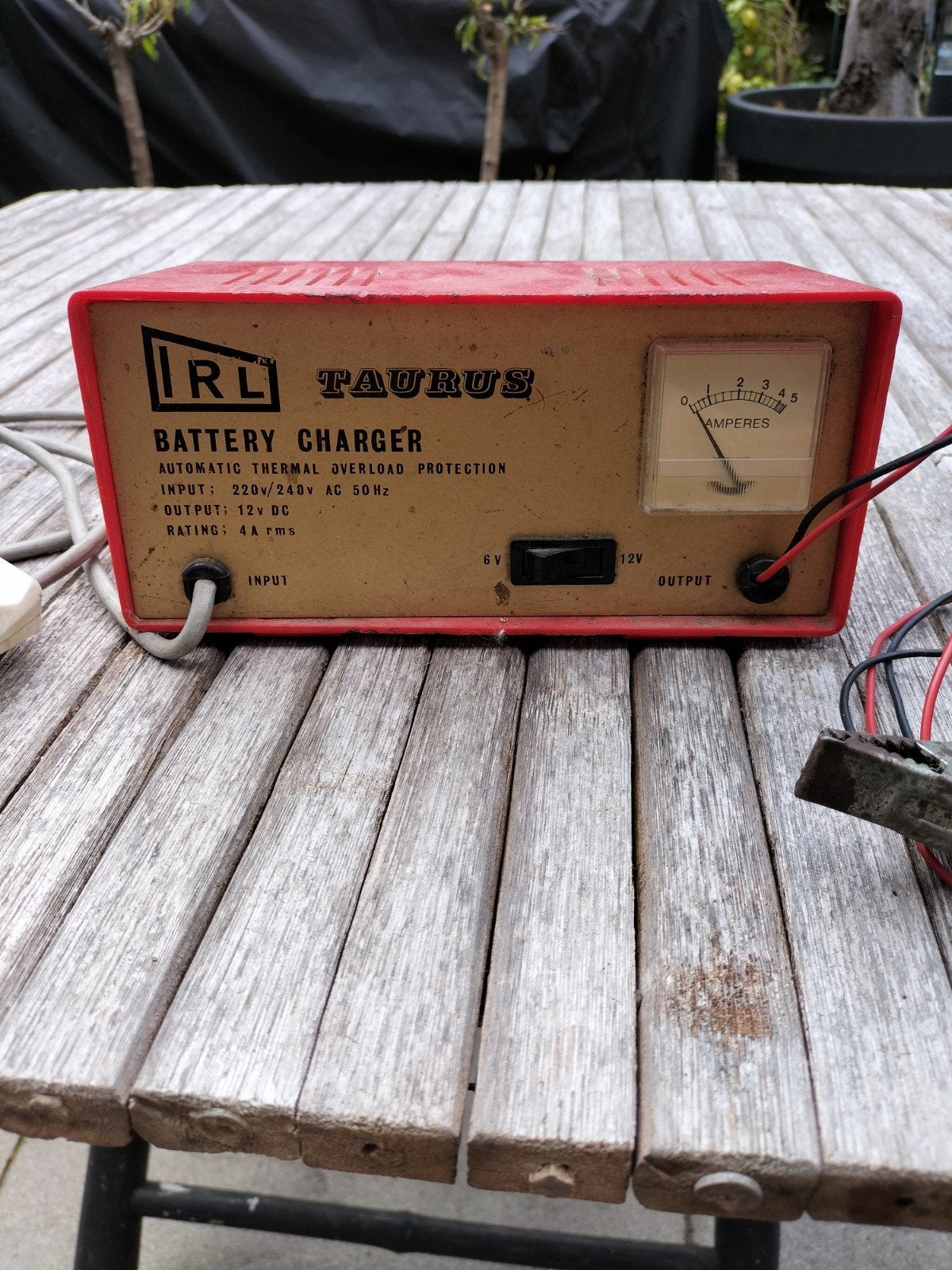 Vintage IRL Taurus acculader, waarschijnlijk jaren 70/ 80, Ophalen of Verzenden