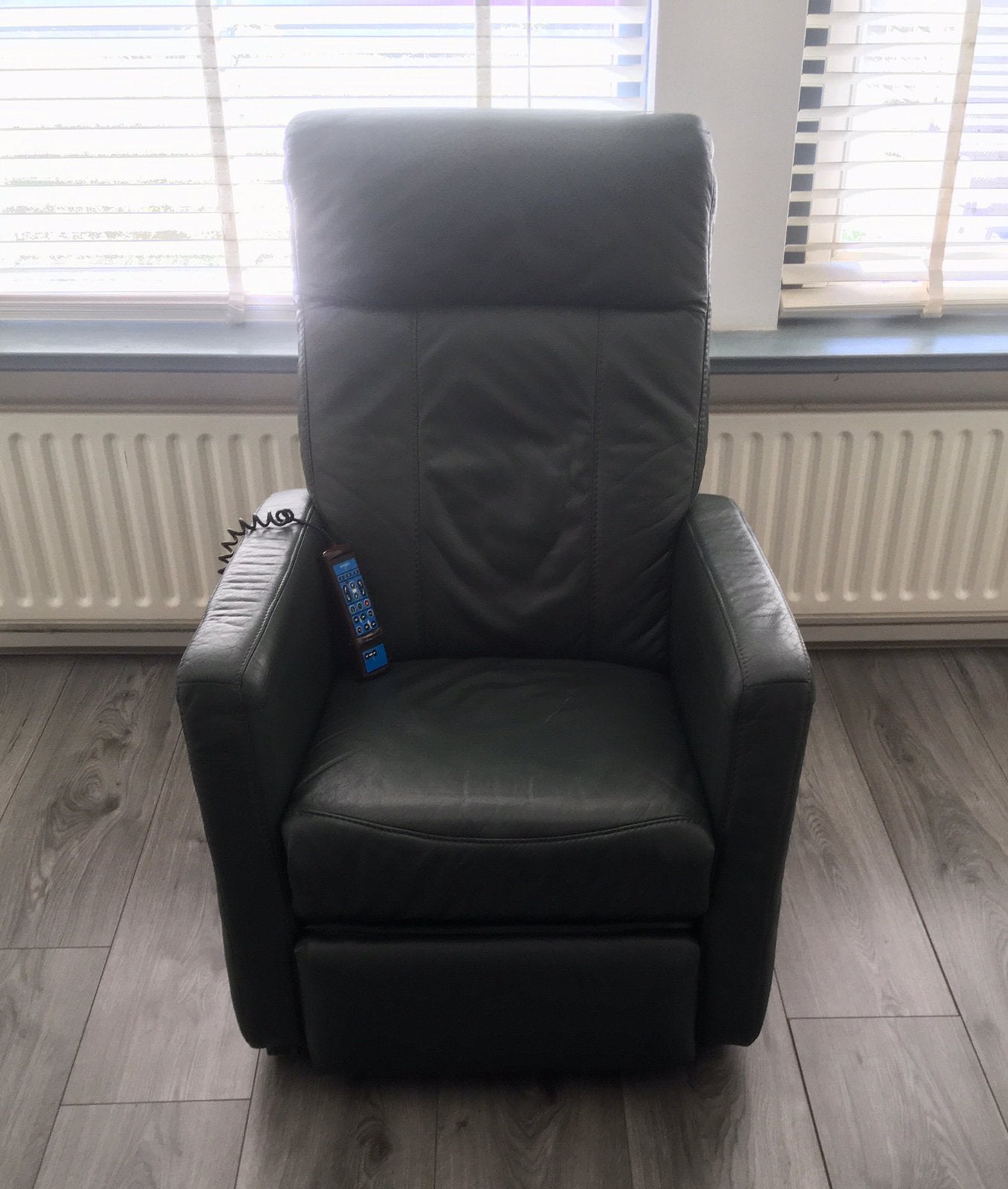 Himolla Senator Relax En Sta op stoel Leder Staopstoel Staop, Huis en Inrichting, Fauteuils, Zo goed als nieuw, Leer, 50 tot 75 cm
