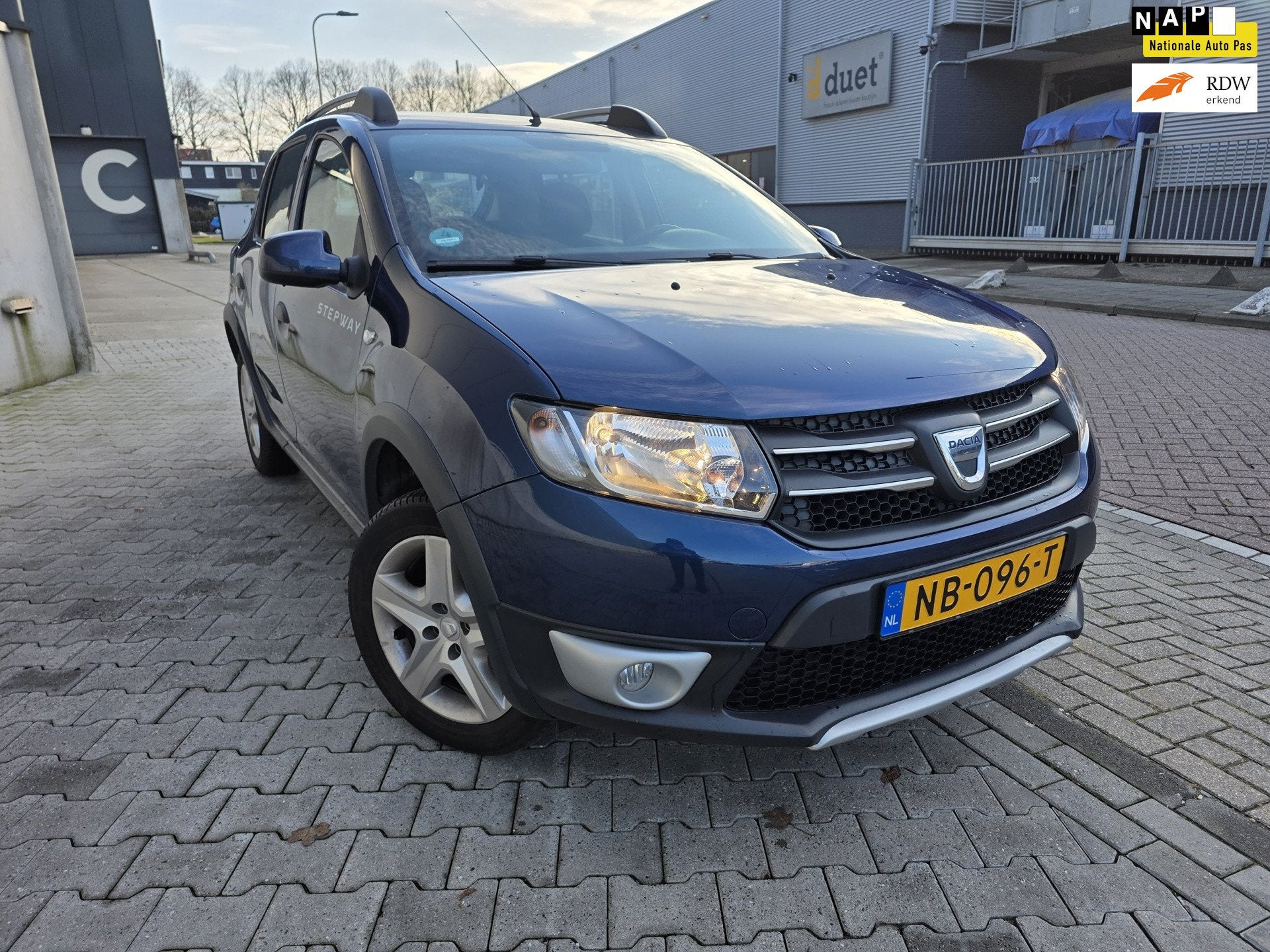 Dacia Sandero 0.9 TCe S&S Stepway Lauréate APK NAVI AIRCO, Auto's, Voorwielaandrijving, 40 €/maand, Euro 6, Blauw