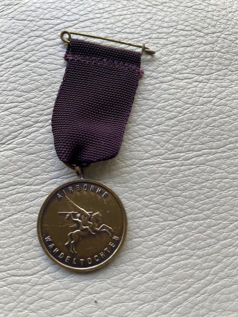 Airborne Wandeltocht Medaille - Jaren '40/'50, Ophalen of Verzenden
