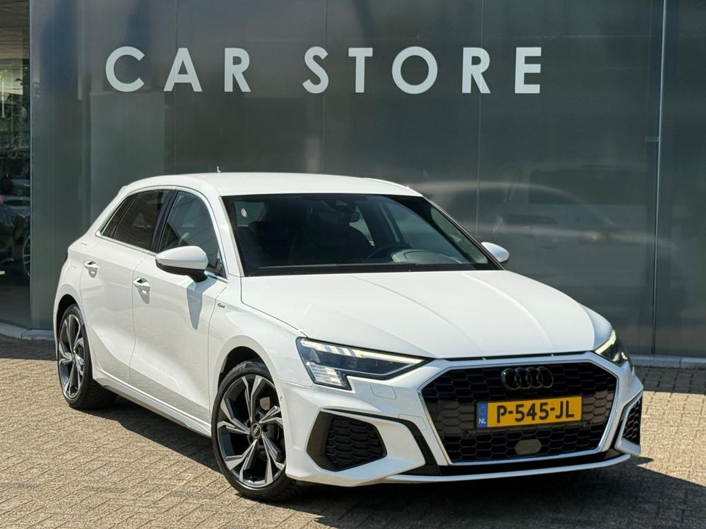 Audi A3 Sportback 35 TFSI S-LINE Matrix|Sportstoelen|Camera|, 4 cilinders, 150 pk, Leder en Stof, Wit