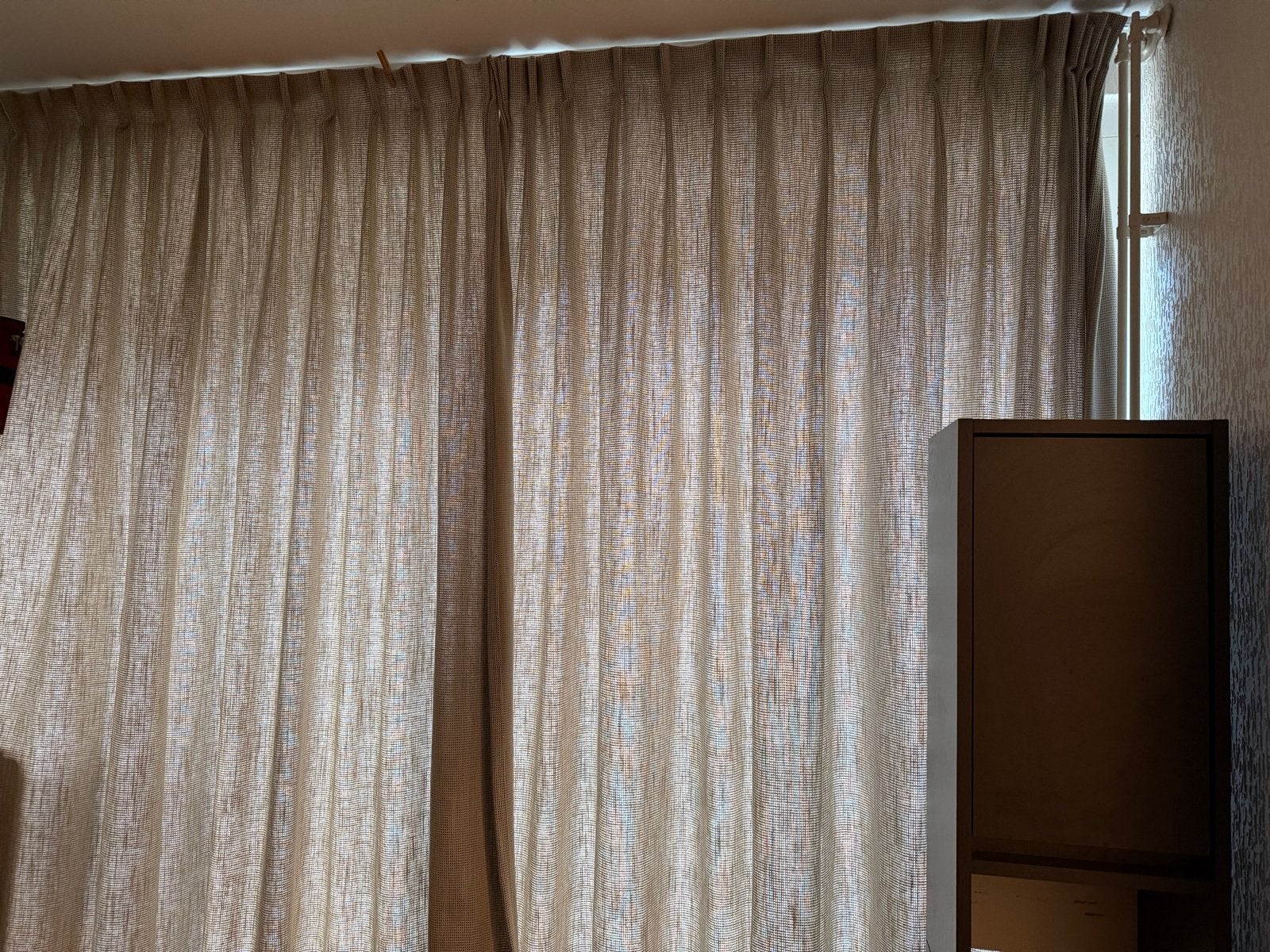 Lichtdoorlatende gordijnen, beige, 2 stuks, Huis en Inrichting, Ophalen, Gebruikt, Beige, Lichtdoorlatend