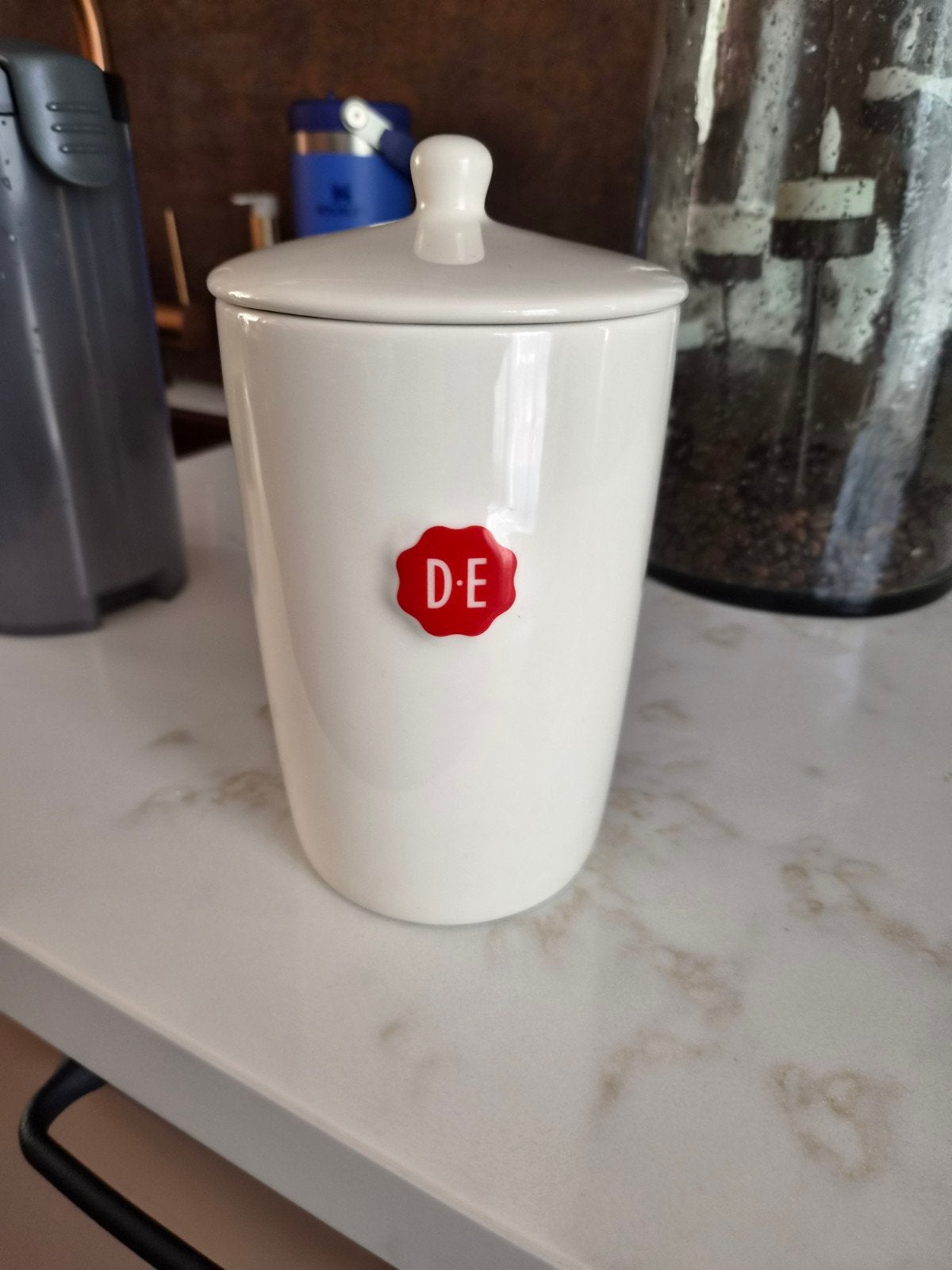 Douwe Egberts Voorraadpot - Crème met Rood DE Logo, Beige, Ophalen of Verzenden, Zo goed als nieuw, Voorraadpot