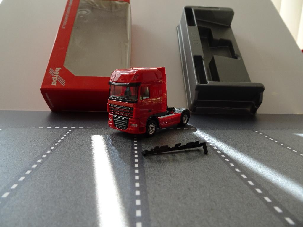 707 herpa 154666 daf xf 105 ssc 2-as trekker rood 1:87 truck, Ophalen of Verzenden, Nieuw, Bus of Vrachtwagen, Herpa