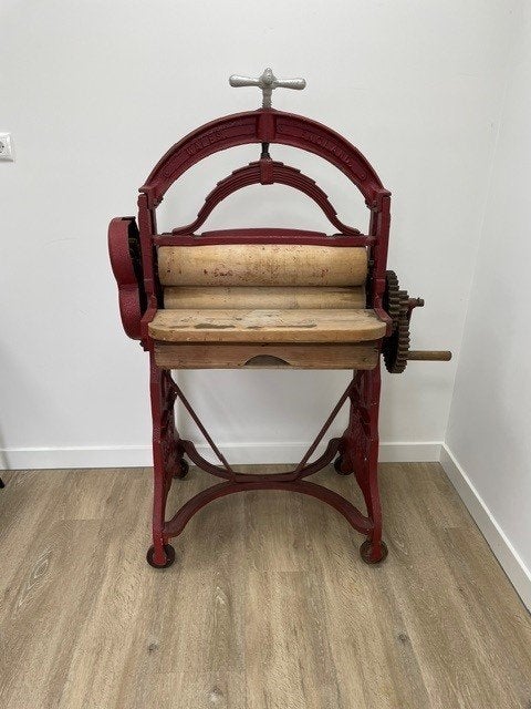antieke mangel (droogwringer), Ophalen