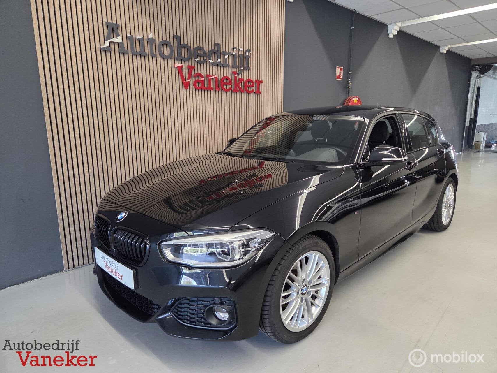 BMW 1-serie 118i M Sport | Alcantara | Stoelverwarming |, Auto's, 1-Serie, Verwarmde buitenspiegels, Alcantara, Zwart