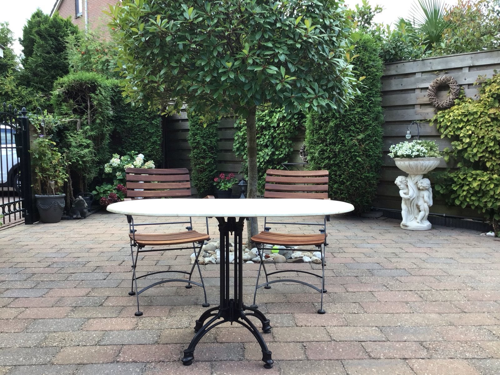 Tuinset: Ovale horecatafel met 2 teakhouten bistrostoelen, Ophalen, Gebruikt, Ovaal, Metaal