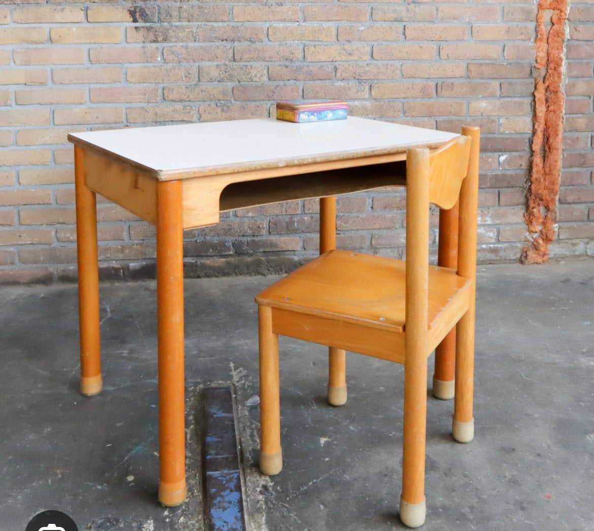 2 x vintage Schilte school / kindertafel met 4 stoeltjes, Kinderen en Baby's, Kinderkamer | Tafels en Stoelen, Ophalen, Gebruikt