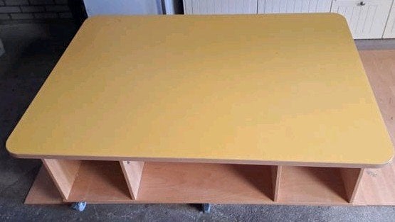 Speeltafel voor kleuters met lades op wieltjes, Ophalen, Gebruikt