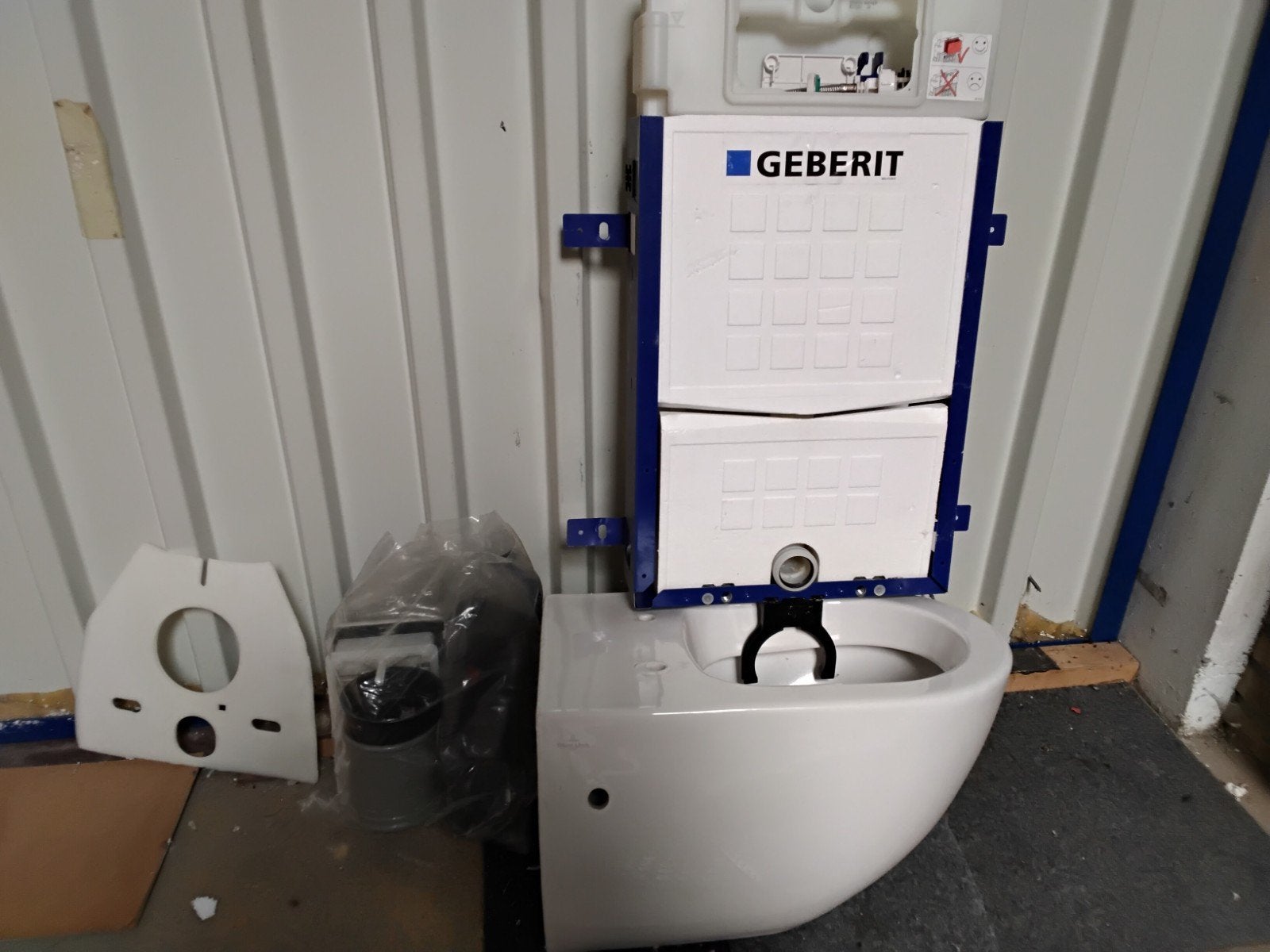 Villeroy & Boch wandcloset met Geberit inbouwreservoir, Ophalen, Gebruikt, Steen, Toilet