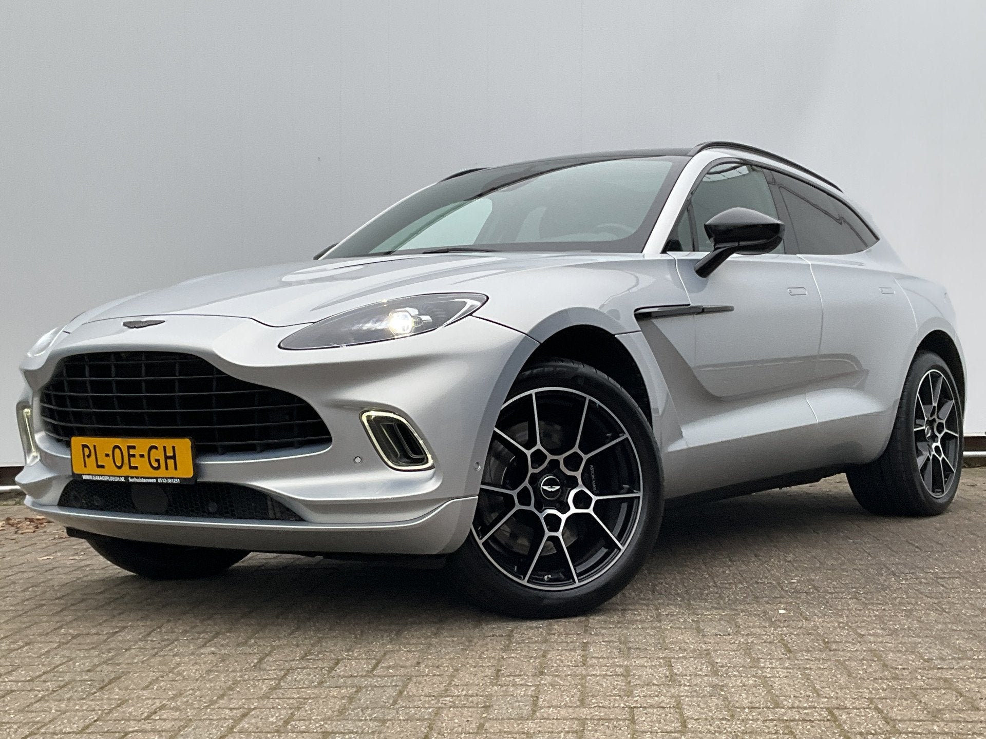 Foto 71 van Aston Martin Dbx 4.0 V8 360 Memory Stoelverw/koeling Sfeer