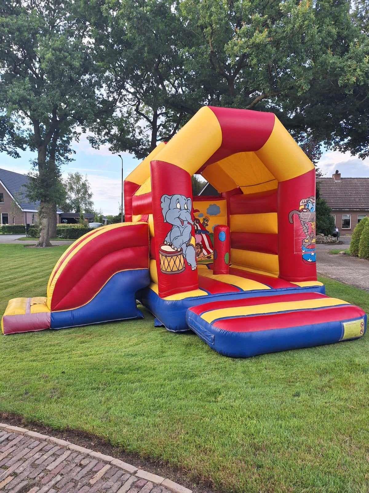 Sprinkussen circus te koop, Ophalen