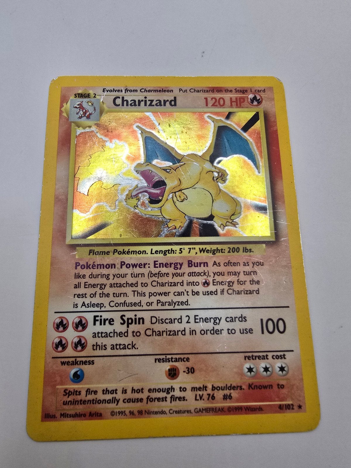 Charizard 4/102 Base Set Pokémon Kaart - Lichte Krasjes, Ophalen of Verzenden, Gebruikt, Losse kaart