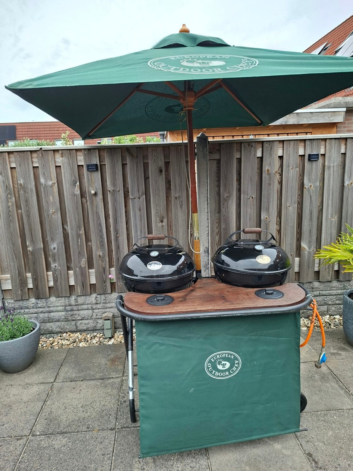 European Outdoor Chef BBQ met dubbele grill en parasol, Ophalen, Gebruikt