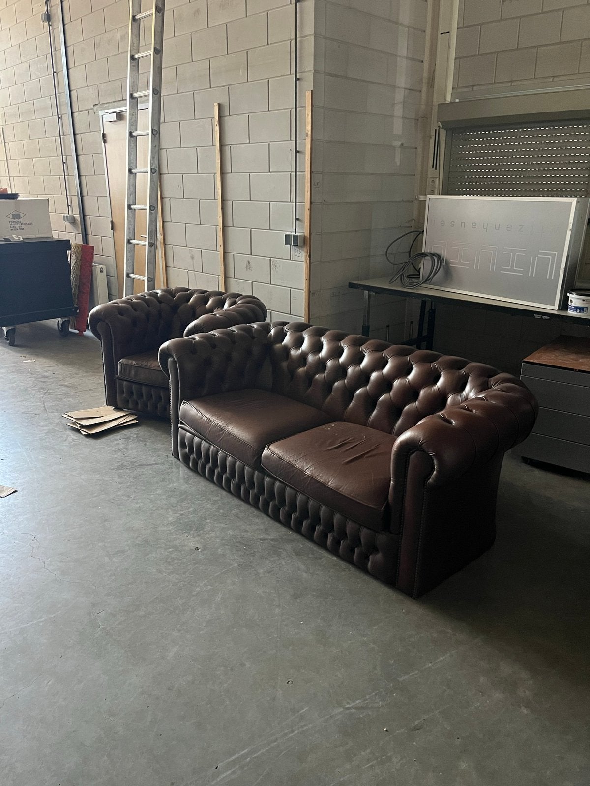 Chesterfield 2-zitsbank en fauteuil in roodbruin leer, Ophalen, Gebruikt, Tweepersoons, Rechte bank